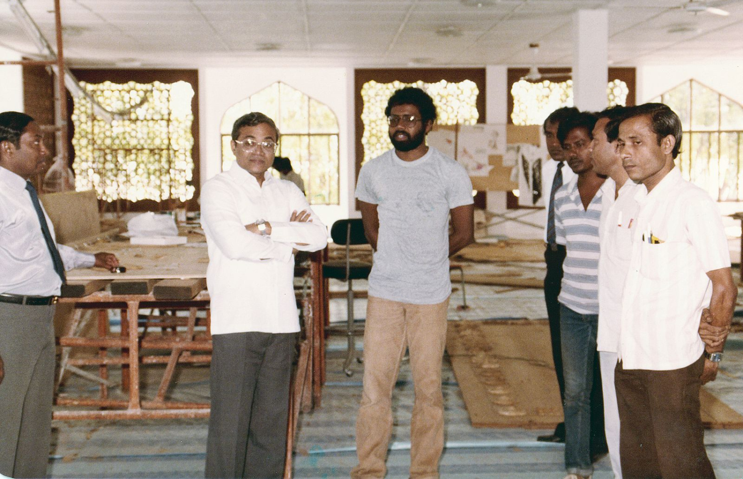 އިސްލާމީ މަރުކަޒު އިމާރާތް ކުރުމުގެ މަސައްކަތް ކުރަމުްނ ދިޔަ ދުވަސްވަރު މައުމޫން އެ ތަނަށް ވަޑައިގެން އިރުޝާދު ދެއްވަނީ.