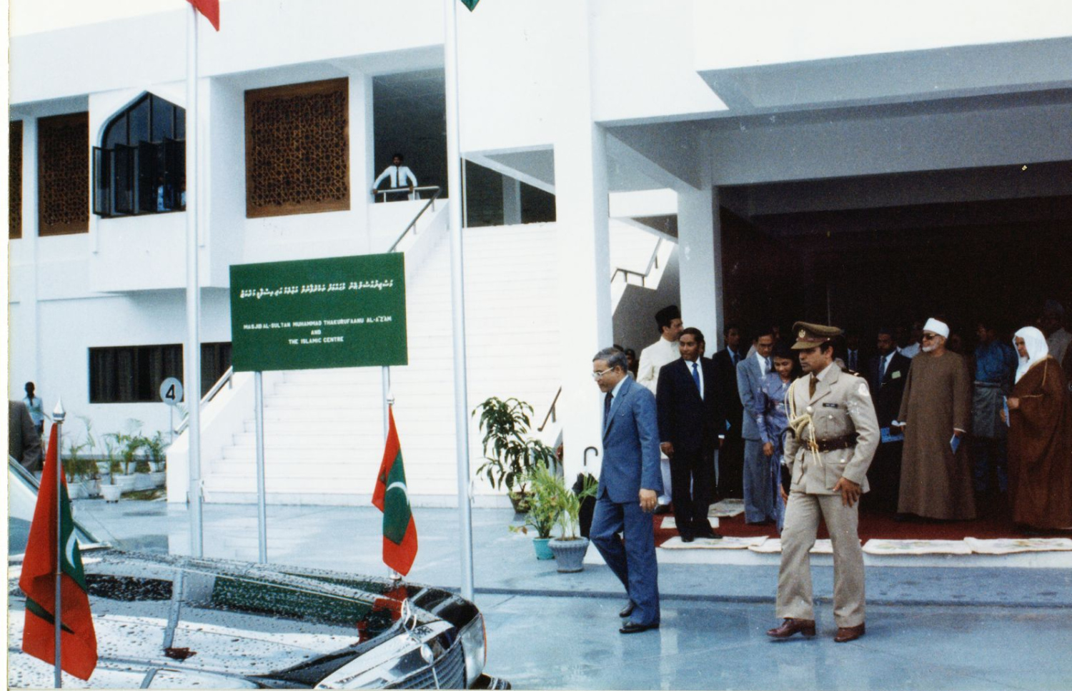 އިސްލާމީ މަރުކަޒު ހުޅުވި ރަސްމިއްޔާތަށް ފަހަު ރައީސް މައުމޫން ކާރުކޮޅަށް އަރާވަޑައިގަންނަވަނީ.