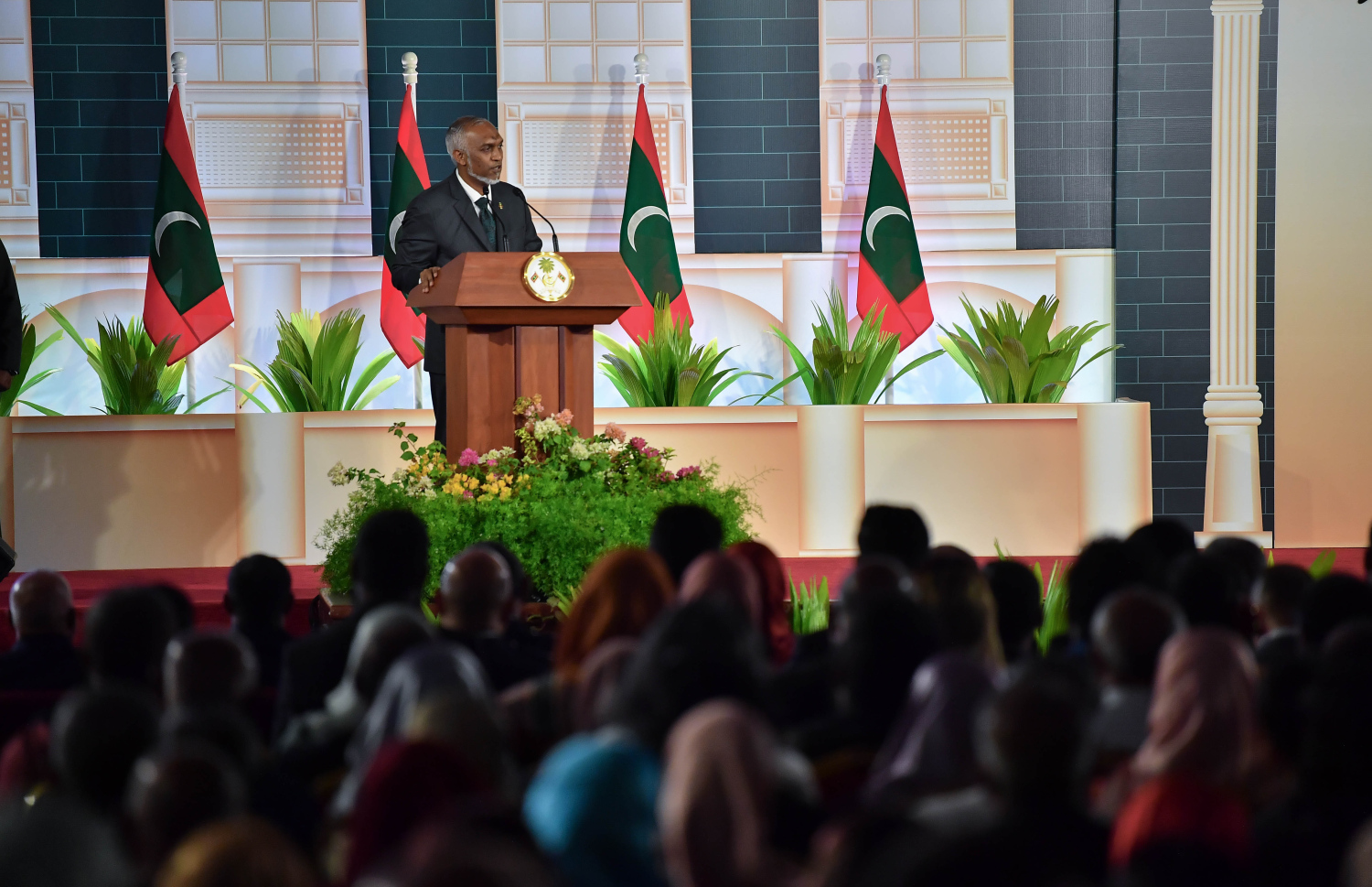 ޖުމްހޫރީ ދުވަހުގެ ޖަލްސާގައި ރައީސް ޑރ. މުހައްމަދު މުއިއްޒު ވާހަކަފުޅު ދައްކަވަނީ.--