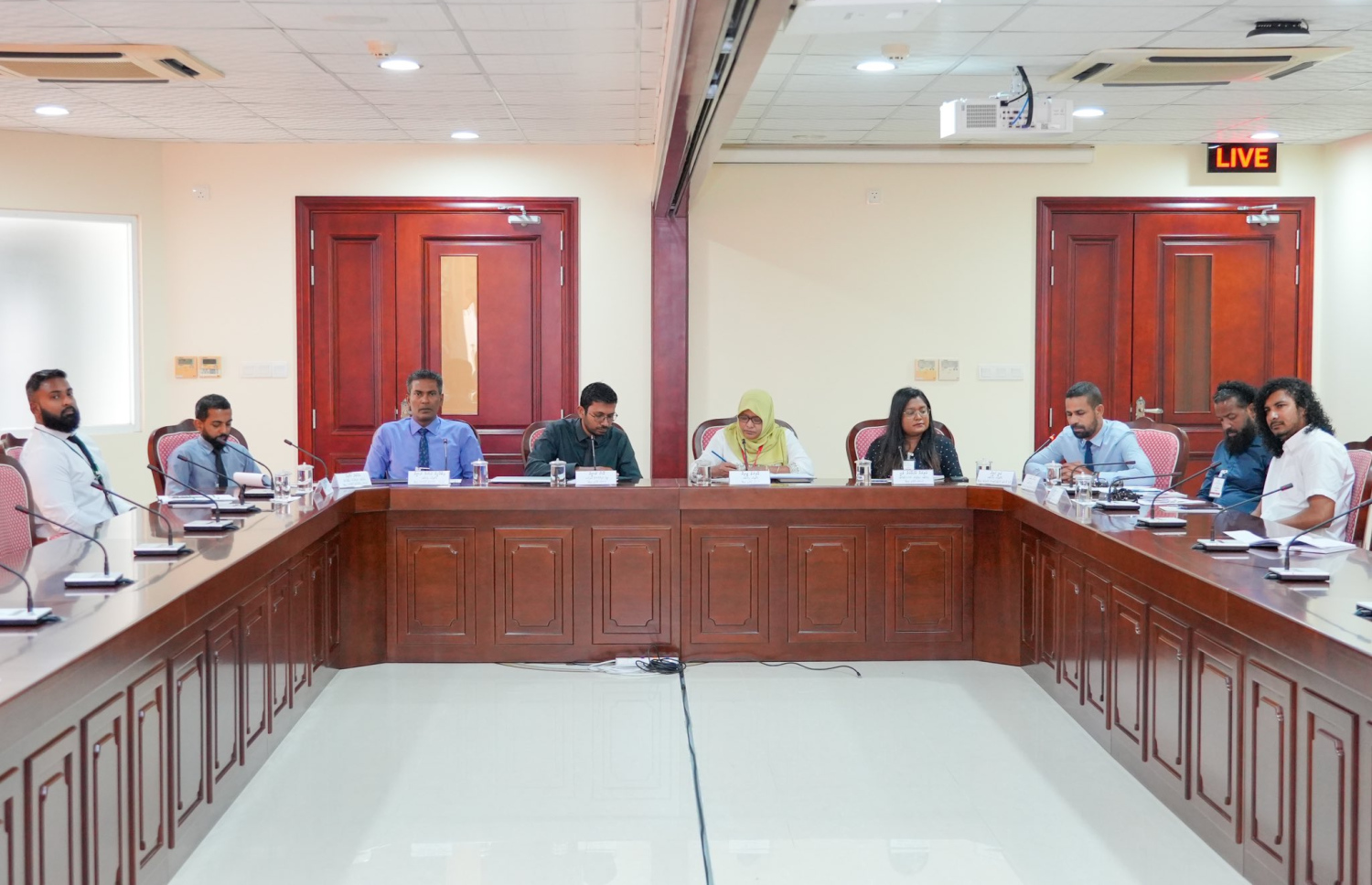 މާލިއްޔަތު ކޮމިޓީއަށް ނޯތު ކޯސްޓް ކޮންސްޓްރަކްޝަނާއި އާސަންދަ އާއި އެޗްޑީސީގެ ބޭފުޅުން ހާޒިރުކޮށްފައި.