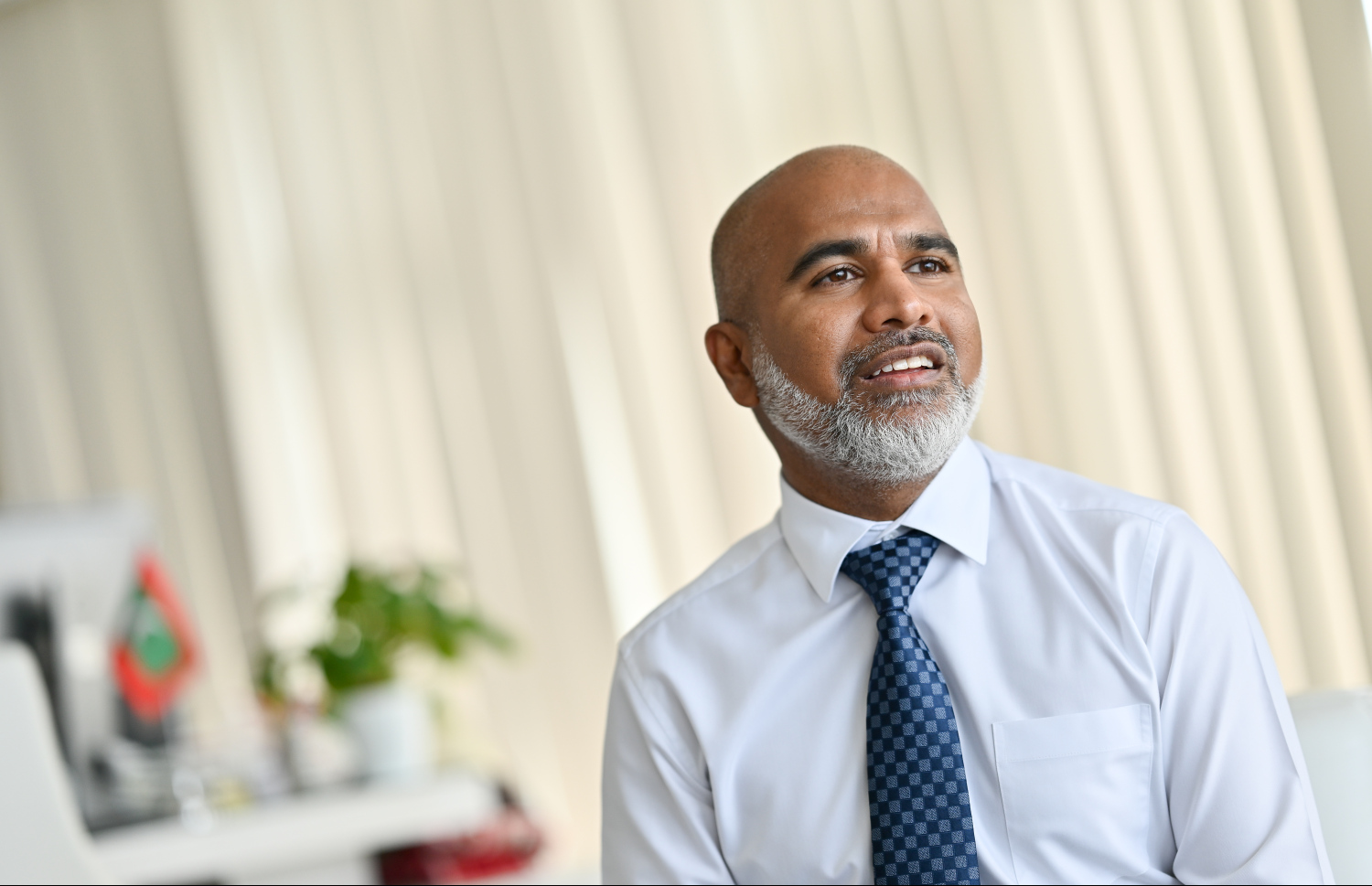 އެޑިޔުކޭޝަން ޑރ. އިސްމާއިލް ޝަފީއު މިދިޔަ އަންގާރަ ދުވަހު "މިހާރު" އަށް އިންޓަވިއު ދެއްވަނީ.-- ފޮޓޯ: ނިޝާން އަލީ | މިހާރު