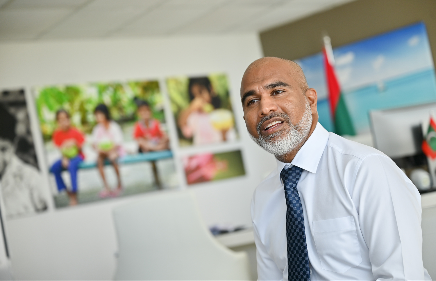 އެޑިޔުކޭޝަން މިނިސްޓަރު ޑރ. އިސްމާއިލް ޝަފީއު "މިހާރު" އަށް އިންޓަވިއު ދެއްދަނީ.-- ފޮޓޯ: ނިޝާން އަލީ | މިހާރު