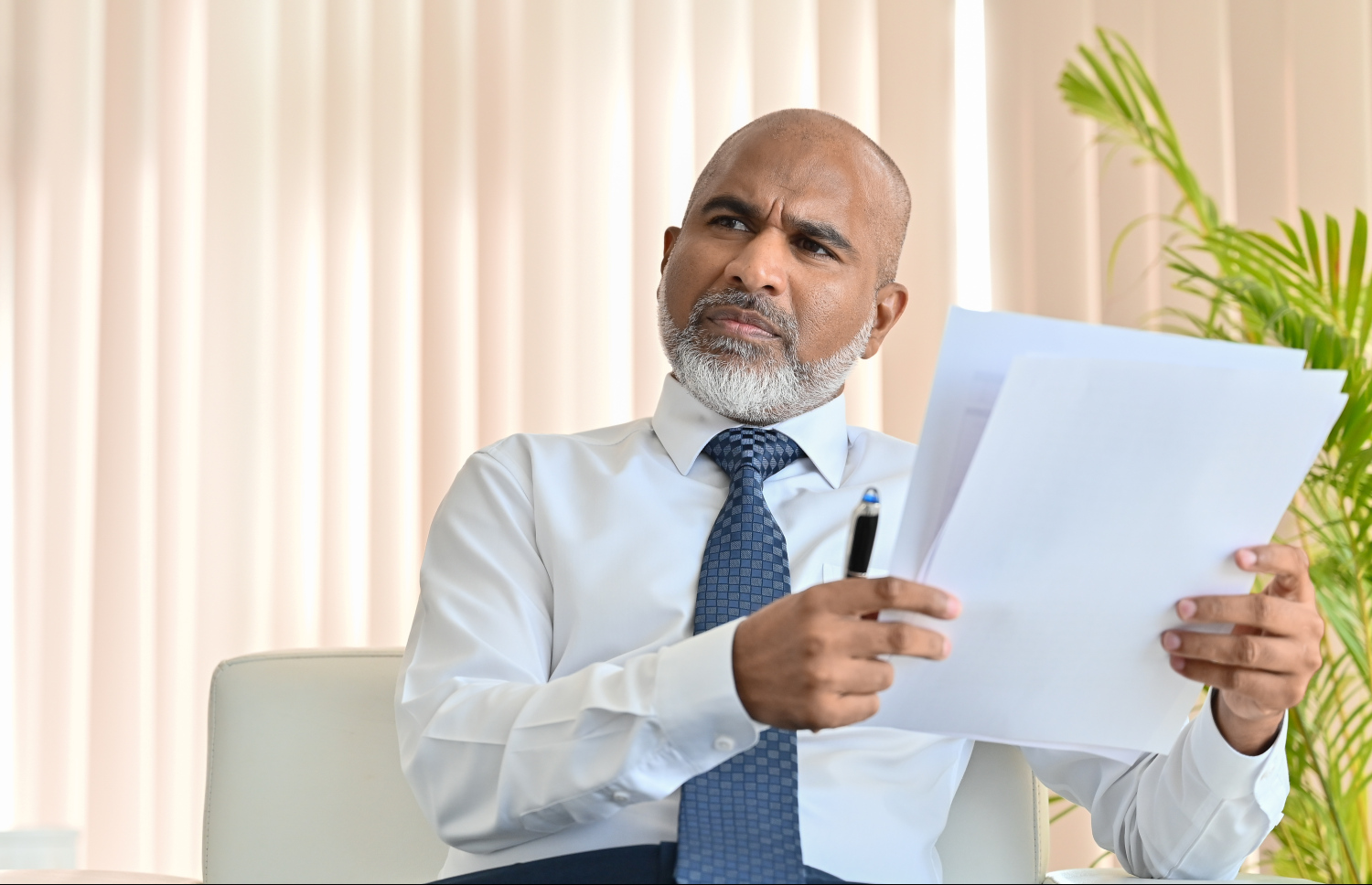 އެޑިޔުކޭޝަން މިނިސްޓަރު ޑރ. އިސްމާއިލް ޝަފީއު "މިހާރު" އަށް އިންޓަވިއު ދެއްވަނީ. -- ފޮޓޯ: ނިޝާން އަލީ | މިހާރު