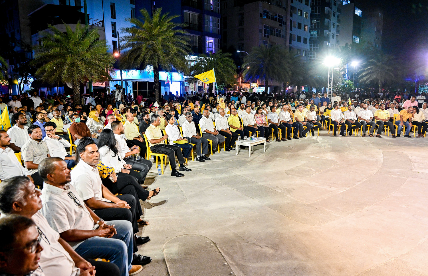 "ފުދިއްޖެ. ފުނޑިއްޖެ" ނަމުގައި އިދިކޮޅު އެމްޑީޕީން ރޭ އާޓިފިޝަލް ބީޗްގައި ބޭއްވި ޖަލްސާ.-- ފޮޓޯ: ނިޝާން އަލީ | މިހާރު