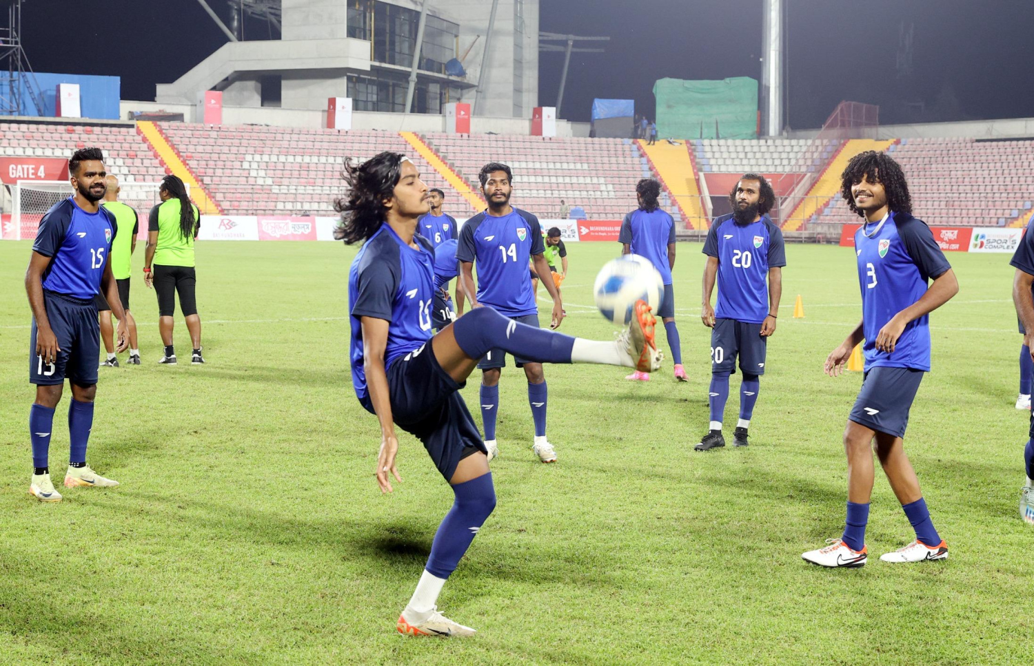 ޑާކާގައި ގައުމީ ޓީމުން ކުރިއަށްގެންދިޔަ ޓްރޭނިން ސެޝަނުގައި: ބަންގްލަދޭޝްއާ ދެކޮޅަށް މިއަދު ރާއްޖެ ކުޅޭ މެޗު ފަށާނީ ހަވީރު ފަހެއް ޖަހާއިރު