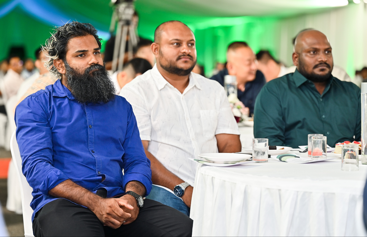 ރޭސިން އެސޯސިއޭޝަންގެ މެމްބަރުން އެޗްޑީސީން ކުރިއަށް އޮތް ތަނުގައި ހިންގާނެ އެންމެ މުހިންމު ޕްރޮޖެކްޓްތައް އިފުތިތާހު ކުރުމަށް ބޭއްވި ރަސްމިއްޔާތުގައި ބައިވެރިވަނީ: ހުޅުމާލޭގައި ރޭސިން ޓްރެކަކާއި ޑްރިފްޓް ޓްރެކެއް ހަަދަން ވަނީ ނިންމާފައި.-- ފޮޓޯ: ފަޔާޒު މޫސާ | މިހާރު