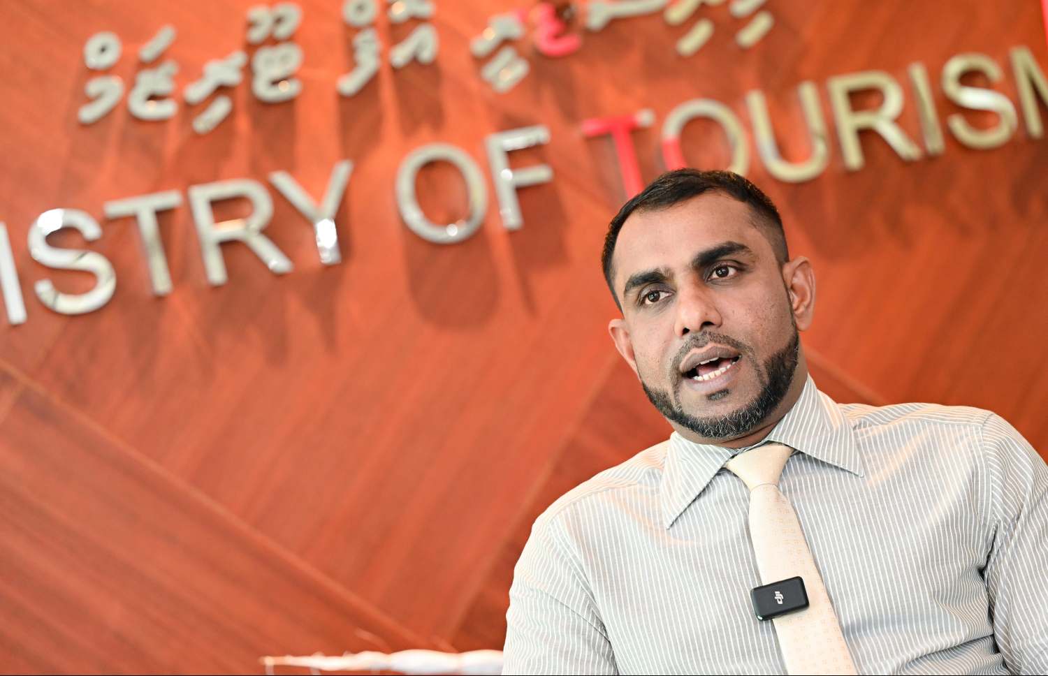 ޓޫރިޒަމް މިނިސްޓަރު ފައިސަލް "މިހާރު" އަށް ދެއްވި ހާއްސަ އިންޓަވިއުގެ ތެރެއިން. -- ފޮޓޯ: ނިޝާން އަލީ / މިހާރު