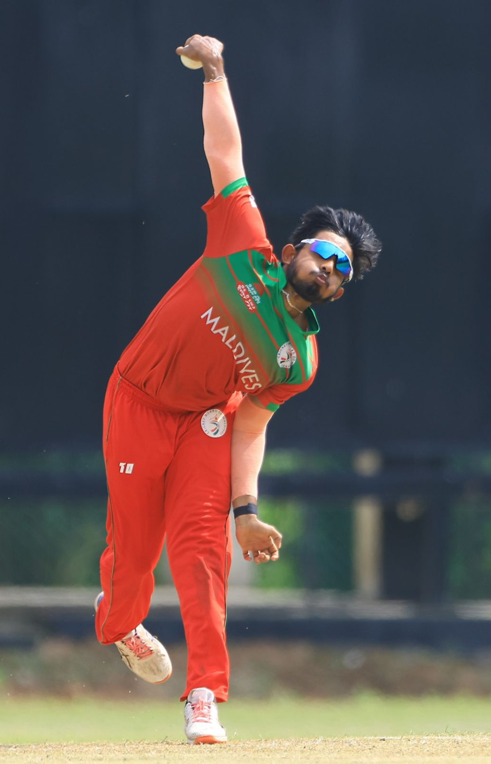 އަޒްޔާން ގައުމީ ޓީމުގެ މެޗެއްގައި: އޭނާ ބޮޑަށް ހާއްސައީ ބެޓްސްމަނެއްގެ ގޮތުގައި