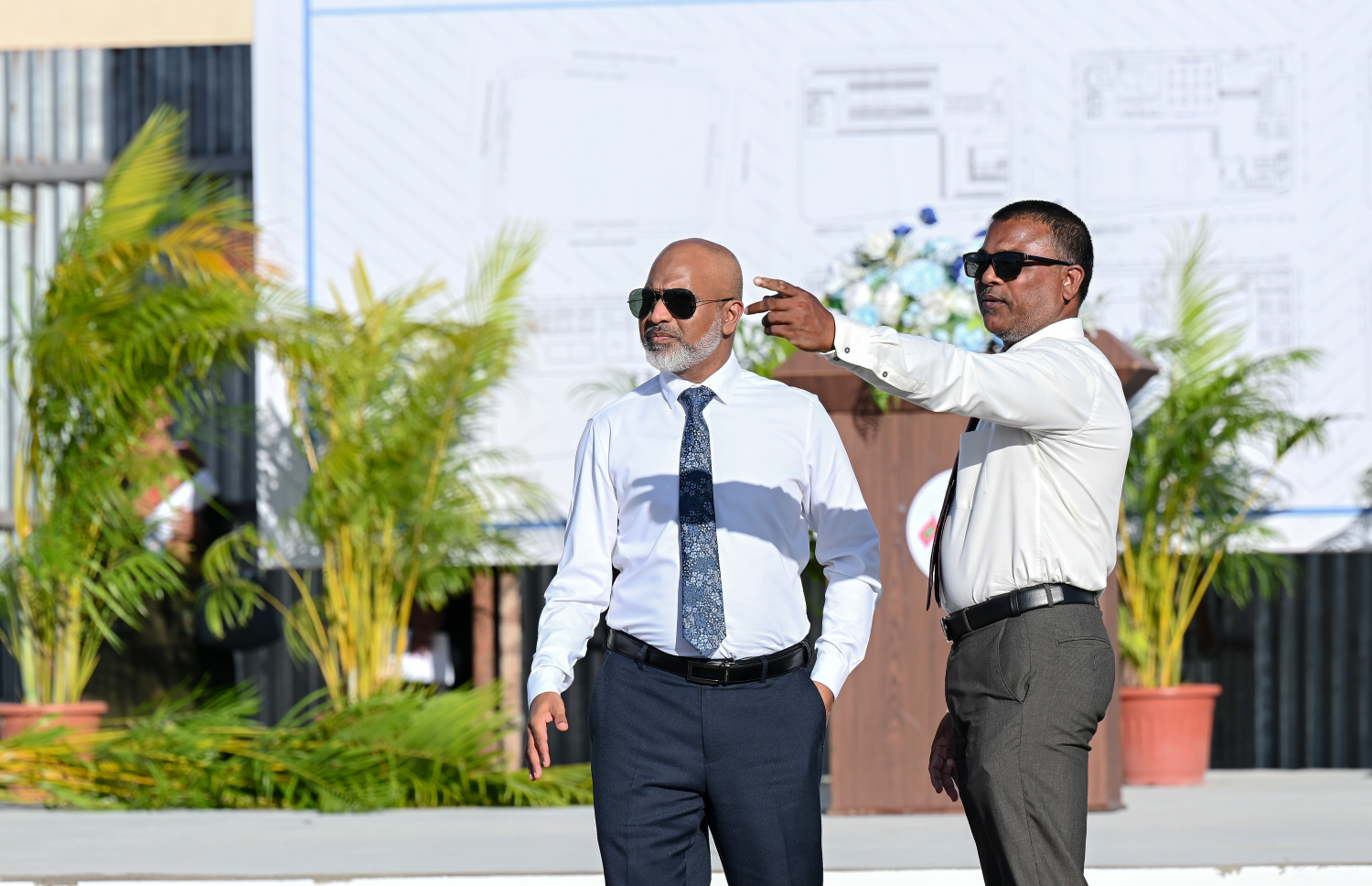 އަރަބިއްޔާ ސްކޫލުގެ މަސަައްކަތް އަރްސީސީއާ ހަވާލުކޮށް މިއަދު އިމާރާތް އެޅުމުގެ އަމަލީ މަސައްކަތް އެޑިޔުކޭޝަން މިނިސްޓަރު ޑރ. އިސްމާއިލް ޝަފީއު ފައްޓަވައިދެއްވި ތަނުގައި.--- ފޮޓޯ: ނިޝާން އަލީ | މިހާރު