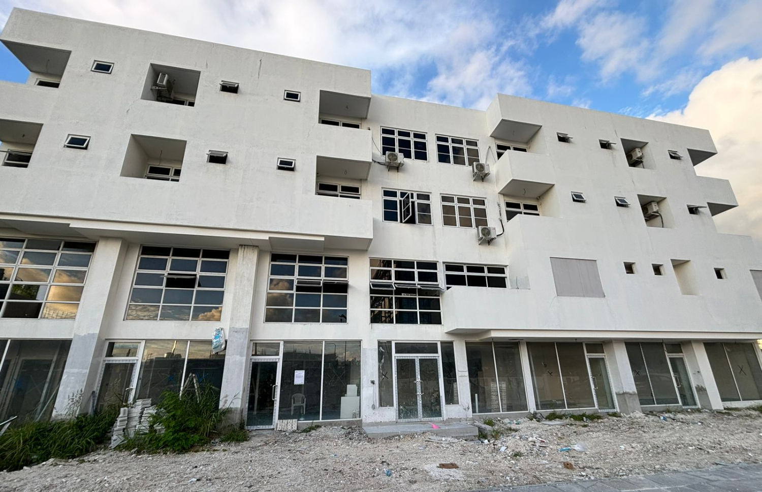 ފުޓްބޯޅަ ސްކޫލްގެ ބިމުގައި އެފްއޭއެމްގެ ކުރީގެ ލީޑާޝިޕުން ހަދާފައިވާ އެކޮމެޑޭޝަން ބްލޮކް: އެ ބިމުގެ މައްސަލަ އަށް އަދިވެސް ހައްލެއް ނުލިބޭ ނުވޭ