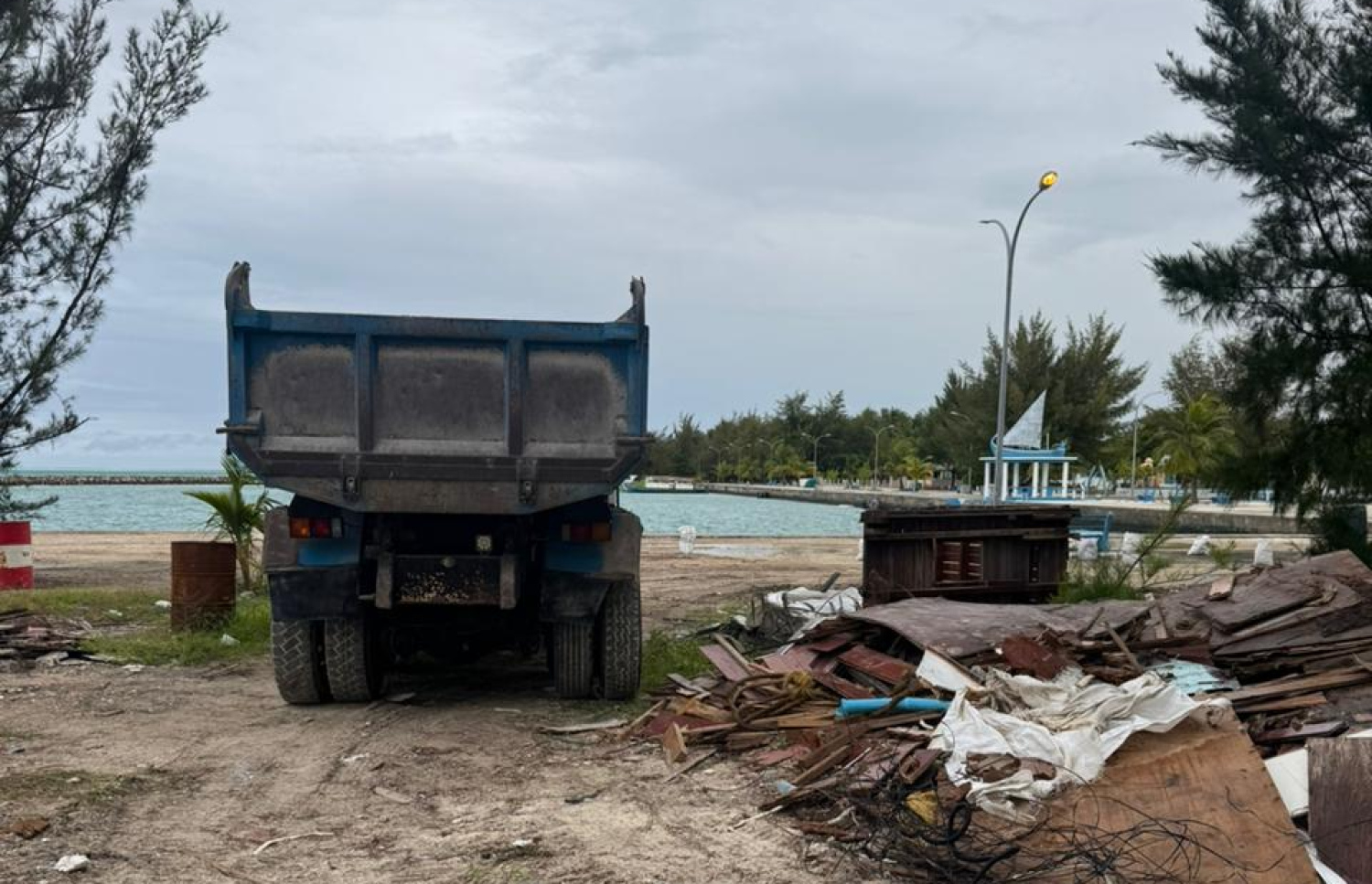 ރިސޯޓުން ނިލަންދުއަށް ގެންދިޔަ ގާކުނޑިތައް ވަޅުލަނީ.