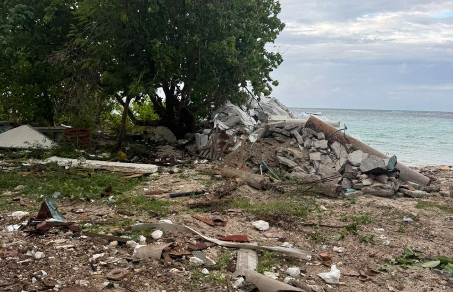 ރިސޯޓުން ނިލަންދޫއަށް ގެންދިޔަ ގާކުނޑިތައް.--