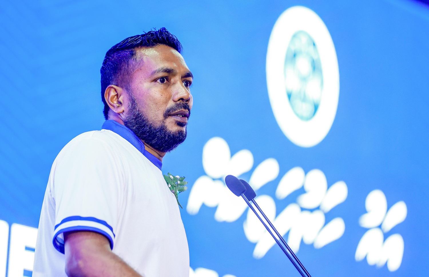 ނިއު ރޭޑިއަންޓްގެ ޗެއާމަން އަހްމަދު މުބީން: އޭނާ ވިދާޅުވީ ގައުމީ ޓީމުގެ ކާމިޔާބުގައި ވެސް މާޒިޔާއަކީ އެއް މަދަދުގާރު ކަމަށް --- ފޮޓޯ: ފަޔާޒު މޫސާ | މިހާރު