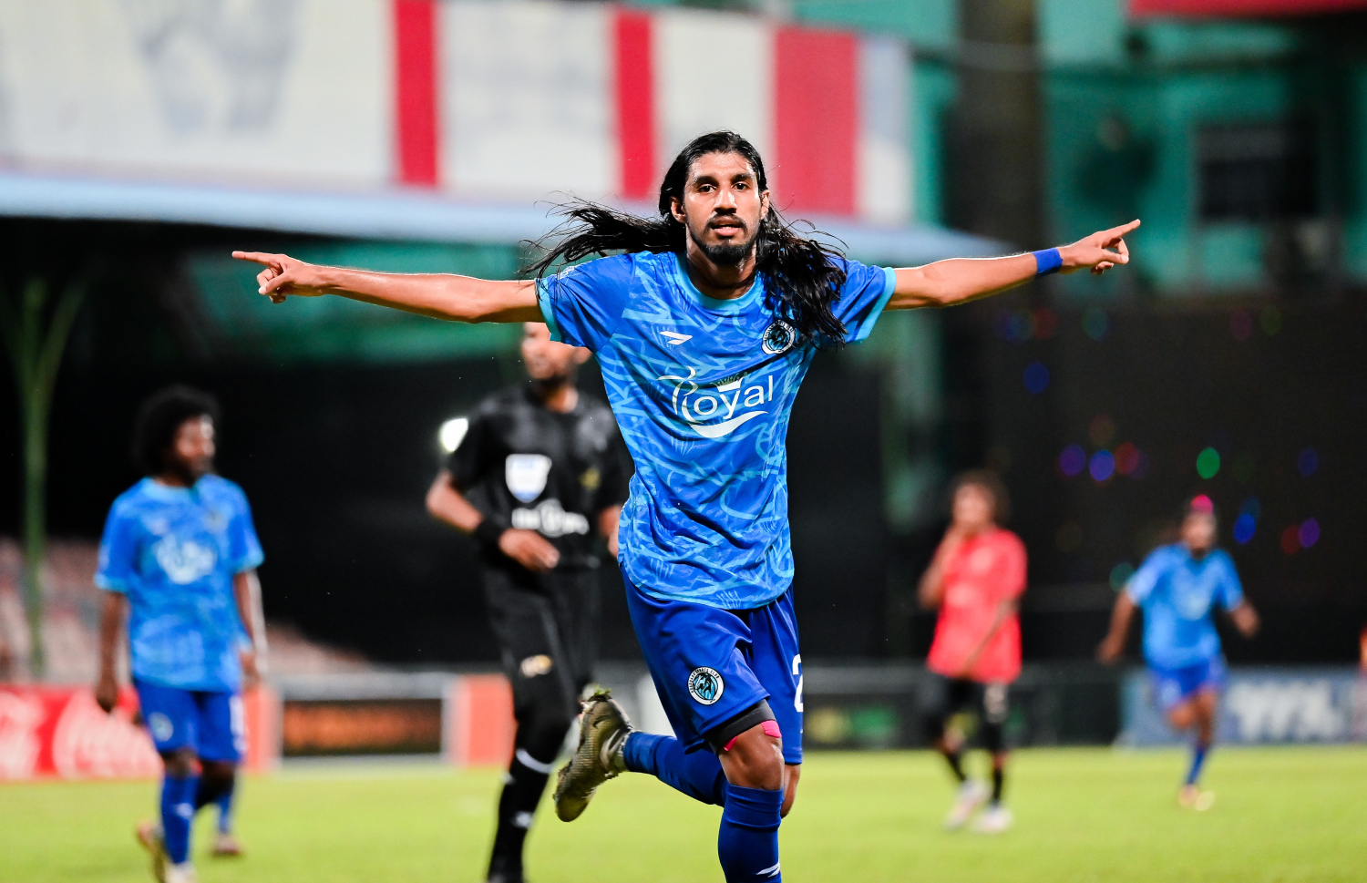 ގޯލްޑް ކަޕްގައި ލަނޑު ޖެހުމަށްފަހު ފުވައްމުލަކު ޓީމު ކުޅުންތެރިން އުފާފާޅުކުރަނީ: ރޭ ކުޅުނު މެޗު މެޗު 3-1 އިން ފުވައްމުލައް ވަނީ ކާމިޔާބުކޮށްފައި.-- ފޮޓޯ: ނިޝާން އަލީ | މިހާރު