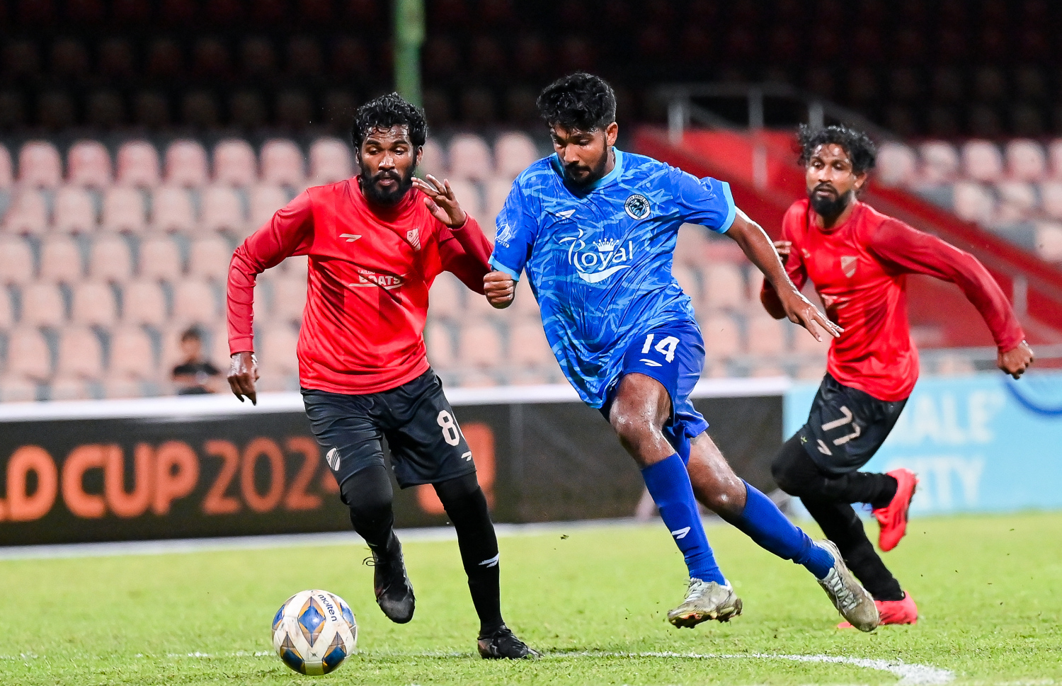 ގޯލްޑް ކަޕްގައި ކުޑަހުވަދޫ އާއި ފުވައްމުލައް ބައްދަލުކުރި މެޗު: ރޭ ކުޅުނު މެޗު މެޗު 3-1 އިން ފުވައްމުލައް ވަނީ ކާމިޔާބުކޮށްފައި.-- ފޮޓޯ: ނިޝާން އަލީ | މިހާރު