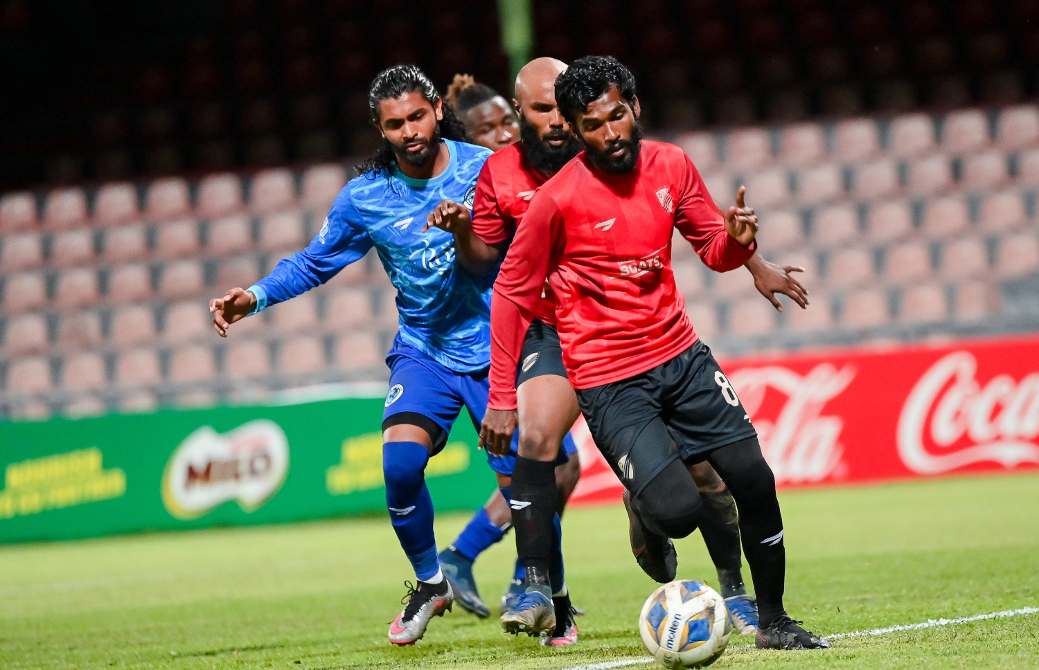 ގޯލްޑް ކަޕްގައި ކުޑަހުވަދޫ އާއި ފުވައްމުލައް ބައްދަލުކުރި މެޗު: ރޭ ކުޅުނު މެޗު މެޗު 3-1 އިން ފުވައްމުލައް ވަނީ ކާމިޔާބުކޮށްފައި.-- ފޮޓޯ: ނިޝާން އަލީ | މިހާރު