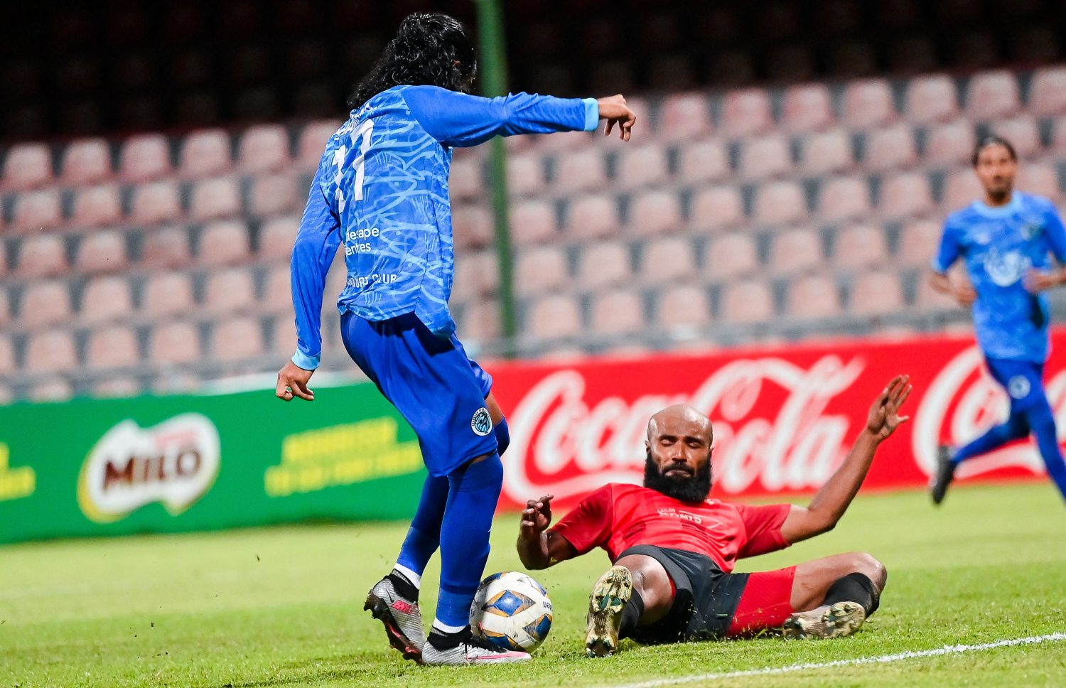 ގޯލްޑް ކަޕްގައި ކުޑަހުވަދޫ އާއި ފުވައްމުލައް ބައްދަލުކުރި މެޗު: ރޭ ކުޅުނު މެޗު މެޗު 3-1 އިން ފުވައްމުލައް ވަނީ ކާމިޔާބުކޮށްފައި.-- ފޮޓޯ: ނިޝާން އަލީ | މިހާރު