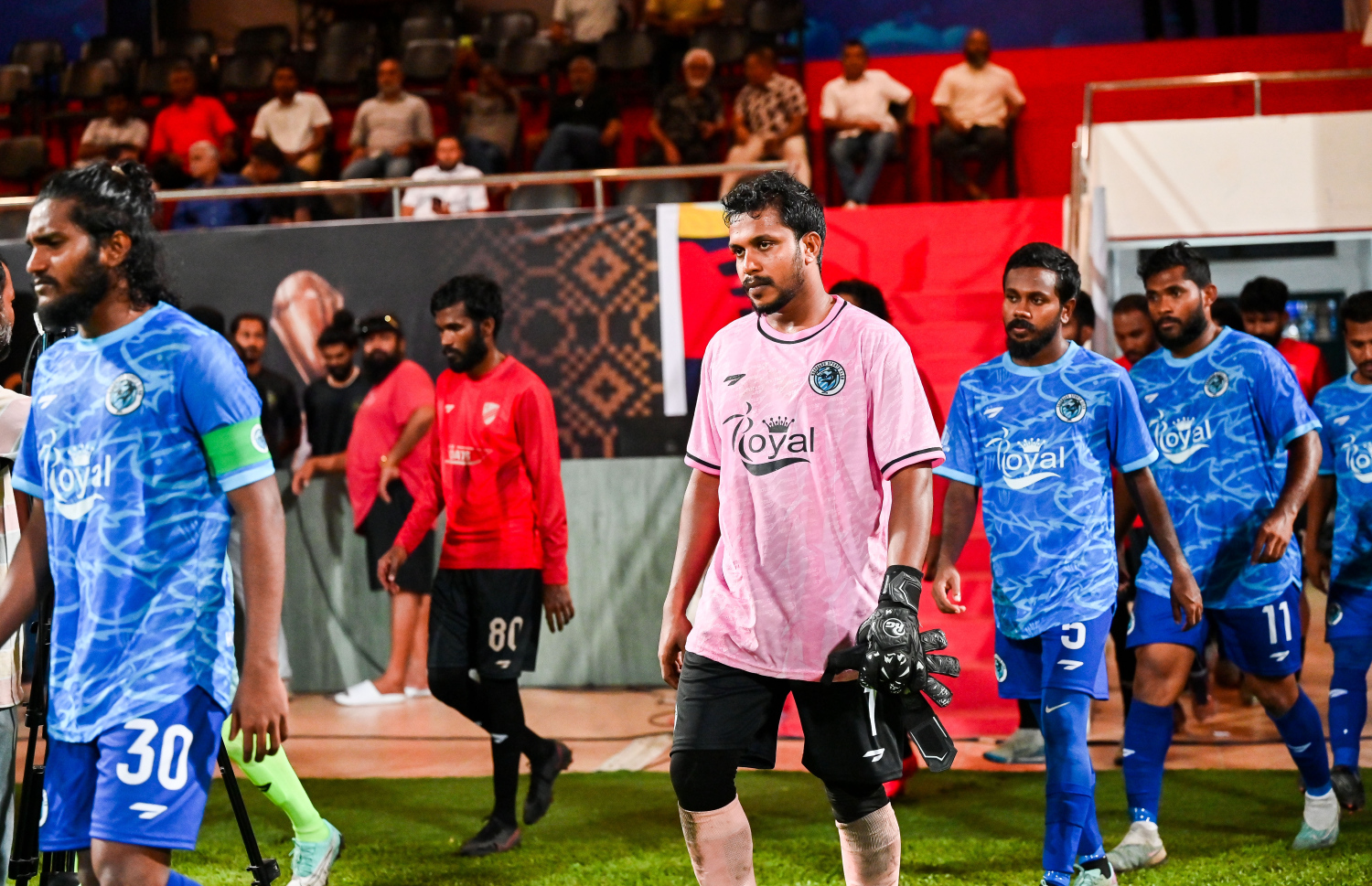 ގޯލްޑް ކަޕްގައި ކުޑަހުވަދޫ އާއި ފުވައްމުލައް ބައްދަލުކުރި މެޗު: ރޭ ކުޅުނު މެޗު  މެޗު 3-1 އިން ފުވައްމުލައް ވަނީ ކާމިޔާބުކޮށްފައި.-- ފޮޓޯ: ނިޝާން އަލީ | މިހާރު