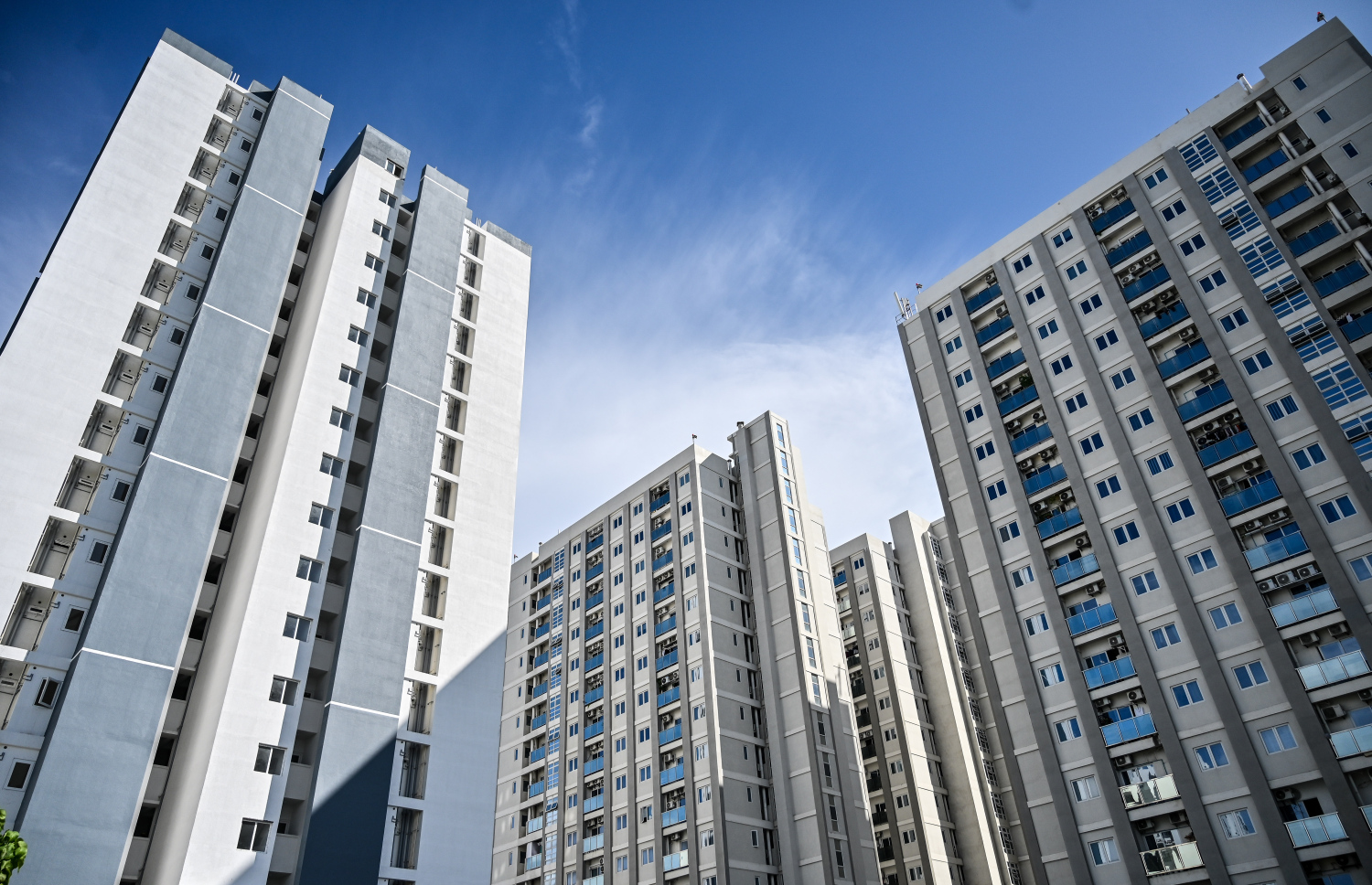 ގެދޮރުވެރިޔާ ސްކީމްގެ ދަށުން ފްލެޓް ދިނުމަށް ހުޅުމާލެ 2 ގައި އިމާރާތްކޮށްފައިވާ ޓަވަރުތައް.-- ފޮޓޯ: ނިޝާން އަލީ | މިހާރު