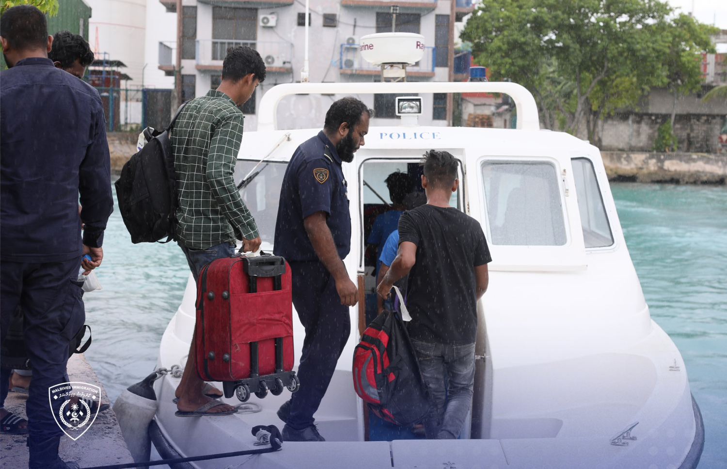 ގަވައިދާ ހިލާފަށް އުޅޭ ބިދޭސީންތަކެއް ލޯންޗަކަށް އަރުވަނީ. --ފޮޓޯ | އިމިގްރޭޝަން