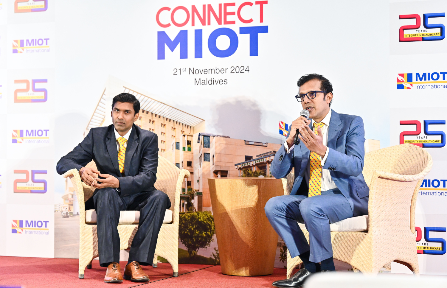 މިއޮޓް އިން އަލަށް ތައާރަފްކުރި ހިދުމަތާއި ގުޅޭ ގޮތުން "ކިއު އެންޑް އޭ" ސެޝަނުގައި. -- ފޮޓޯ" ފަޔާޒް މޫސާ | މިހާރު