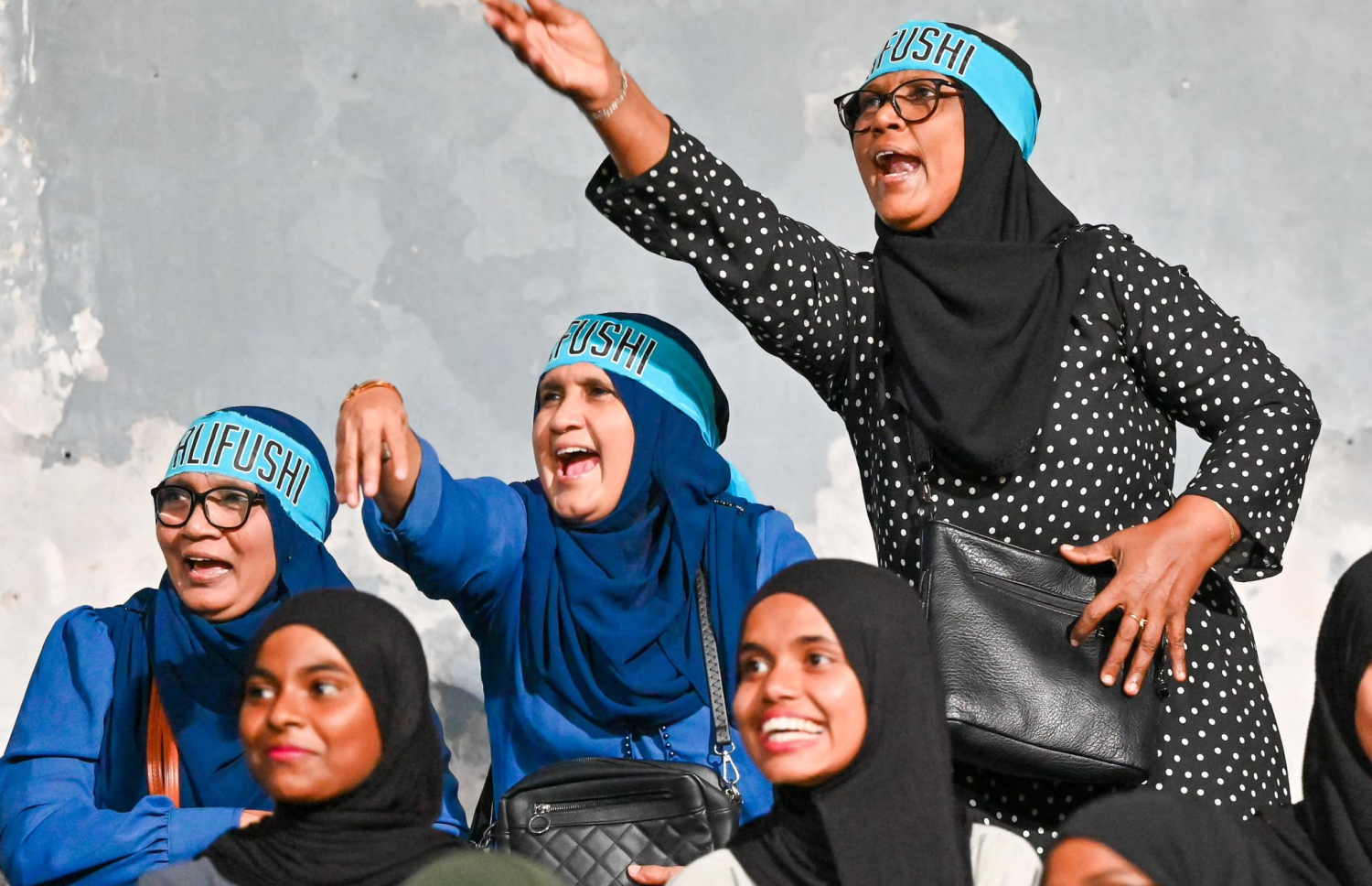 އަލިފުށީގެ ސަޕޯޓަރުން އެ ޓީމަށް ތަރުހީބު ދެނީ --- ފޮޓޯ: ނީޝާން އަލީ | މިހާރު