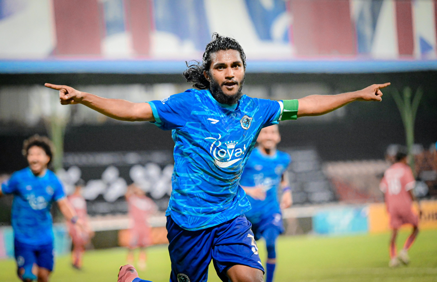 ފުވައްމުލަކުގެ ތިންވަނަ ލަނޑު ޖެހުމަށް ފަހު އެ ޓީމުގެ އިނާން އުފާފާޅު ކުރަނީ --- ފޮޓޯ: ނިޝާން އަލީ | މިހާރު