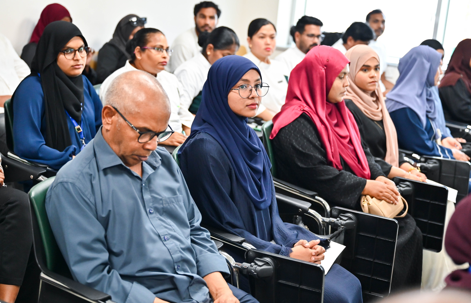 ސްކޮލަޝިޕް ލިބުނު ބައެއް ދަރިވަރުން -- ފޮޓޯ: ފަޔާޒް މޫސާ / މިހާރު