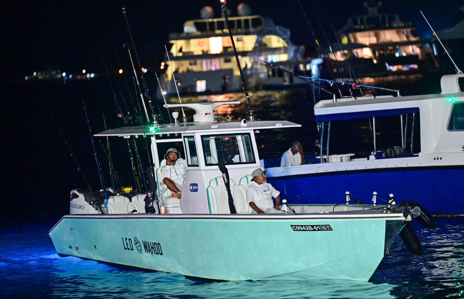 ކަނޑުފޯރި ޓީމުގައި ބައިވެރިވި މަސް ދޯންޏެއް --- ފޮޓޯ/ސޮނީ ސްޕޯޓްސް