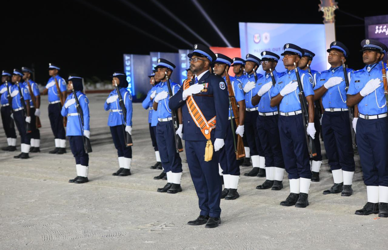 ޕޮލިސް އެކަޑަމީގައި ބޭއްވި 37 ވަނަ ޕޮލިސް އިނީޝިއަލް ޓްރެއިނިން ކޯހުގެ ދަސްވެނިވެ ހިނގާލުމުގެ ރަސްމިއްޔާތު.