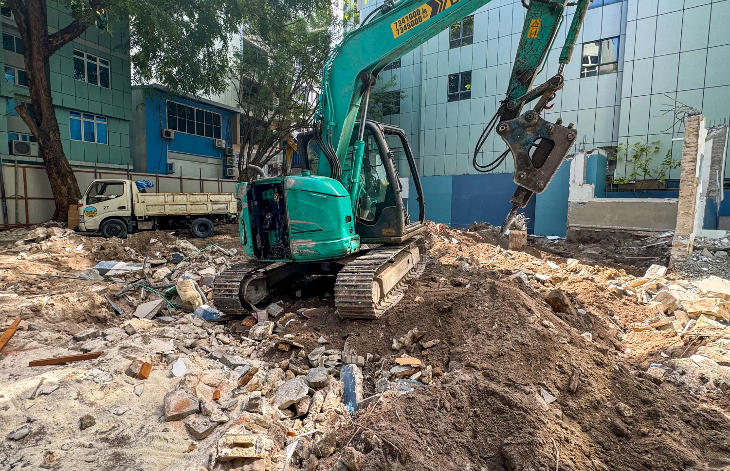 ބަރުބަރީ މިސްކިތް ތަޅާލަނީ.-- ފޮޓޯ: ނިޝާން އަލީ/ މިހާރު