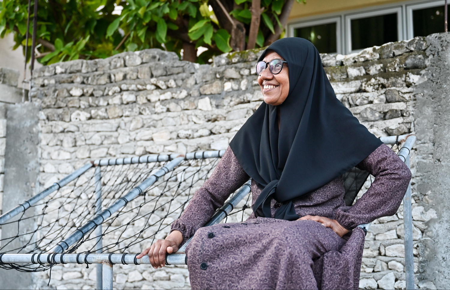 އާޒިބާ "މިހާރު" ގެ ނޫސްވެރިންނާ ވާހަކަ ދައްކަނީ.---ފޮޓޯ: ފަޔާޒު މޫސާ | މިހާރު