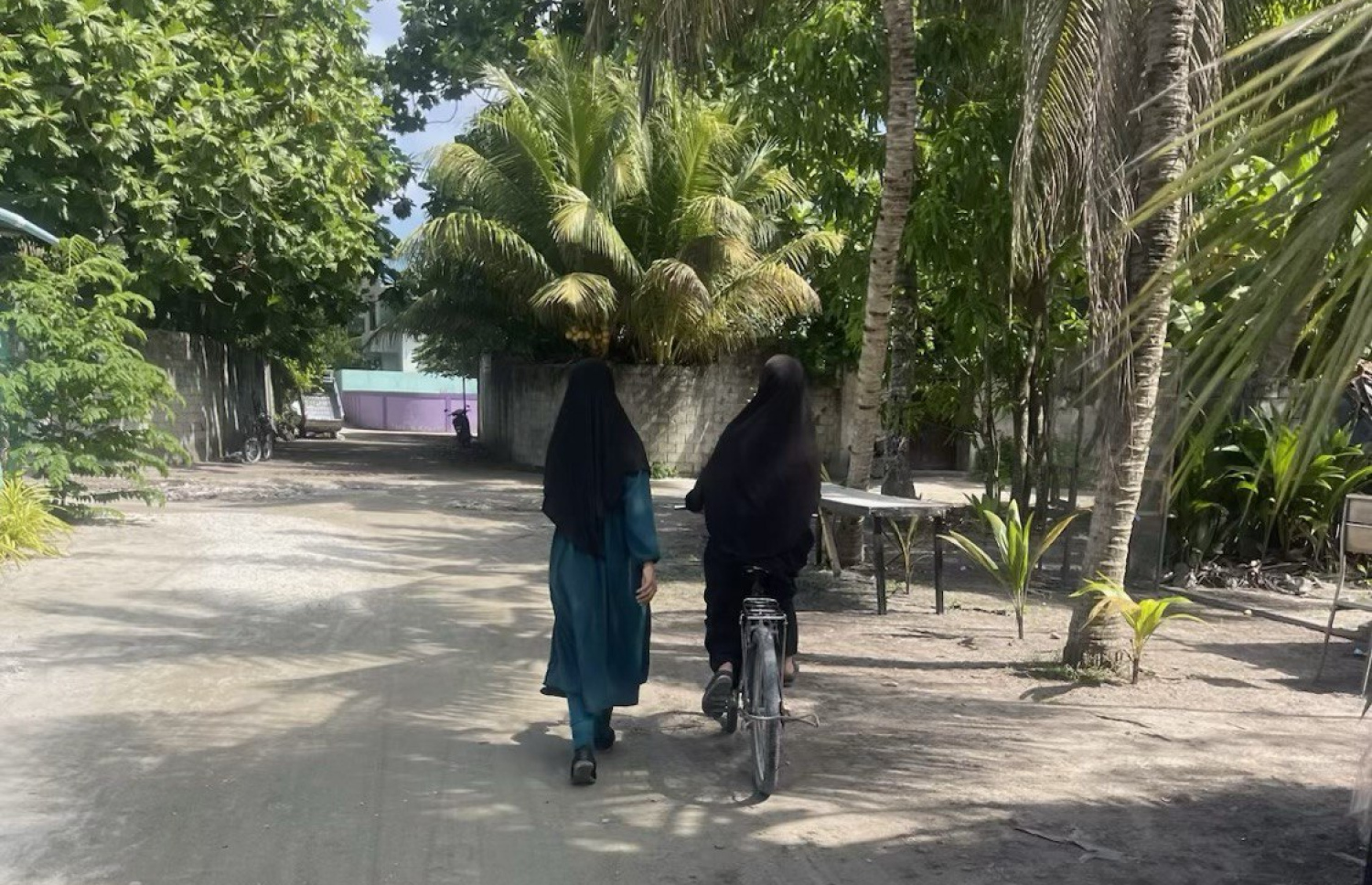 ވޭމަންޑޫގައި އުޅޭ ފްރާންސްގެ ދެ ކުދިން.