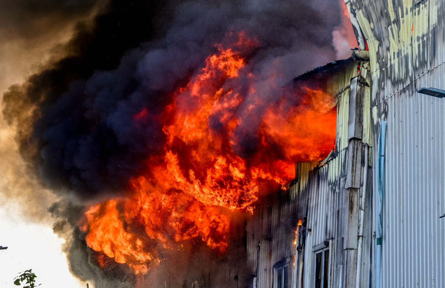 މ. ގްރީން ބިލްޑިންގައި ރޯވެ އަނދަމުން ދަނީ: އެއީ ތިން މިނިސްޓްރީއަކާއި މާލޭ ސިޓީ ކައުންސިލްގެ އޮފީހެއް ހިންގާ އިމާރާތެއް.-- ފޮޓޯ: ނިޝާން އަލީ | މިހާރު