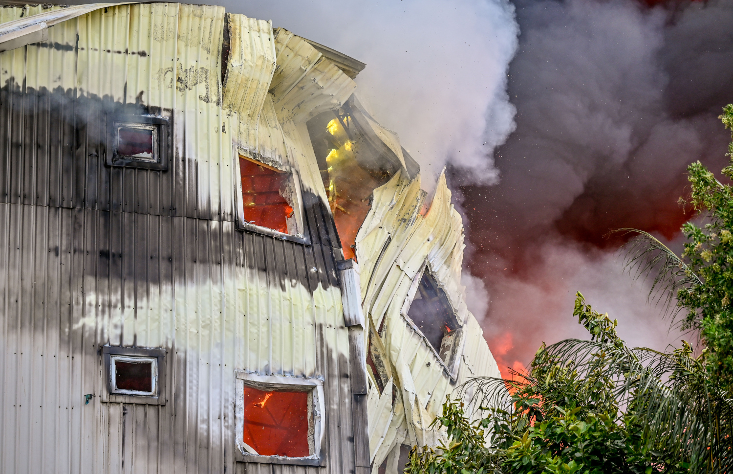 މ. ގްރީން ބިލްޑިން އަނދާ ހުލިވެފައި: އެއީ ތިން މިނިސްޓްރީއަކާއި މާލޭ ސިޓީ ކައުންސިލްގެ އޮފީހެއް ހިންގާ އިމާރާތެއް.-- ފޮޓޯ: ނިޝާން އަލީ | މިހާރު
.-- ފޮޓޯ: ނިޝާން އަލީ | މިހާރު