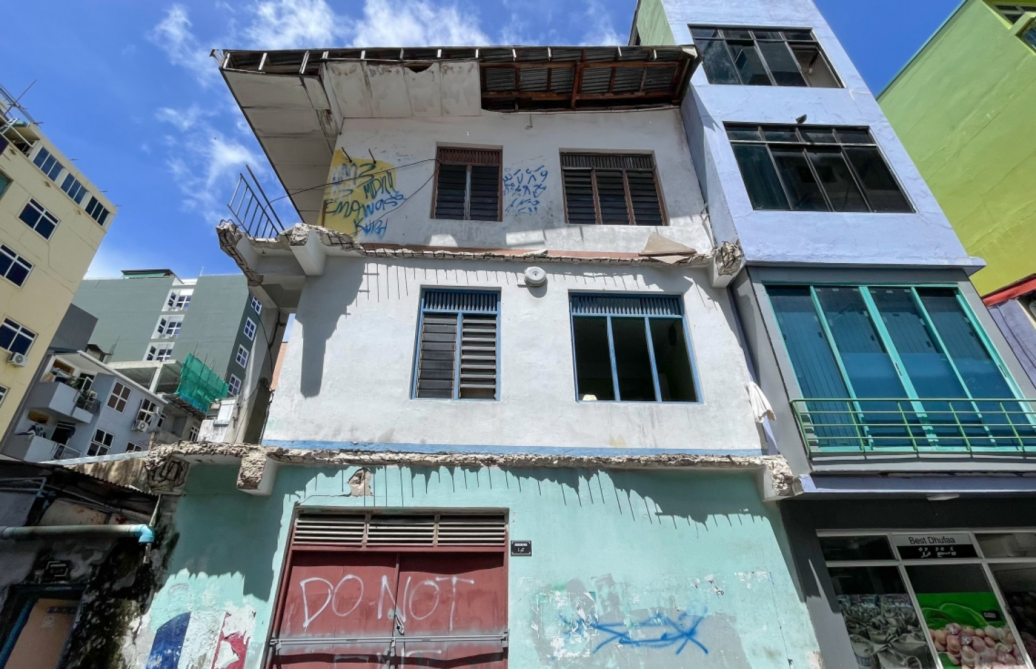 މއ. ގޮމަށިގެ: އެ ގޭގައި މީހުން ދިރިނޫލޭތާ މިހާރު 9 ވަރަކަށް އަހަރު ވެދާނެ ކަމަށް އެ ހިސާބުގައި ދިރިއުޅޭ މީހުން ބުނޭ.-- ފޮޓޯ: ނިޝާން އަލީ / މިހާރު