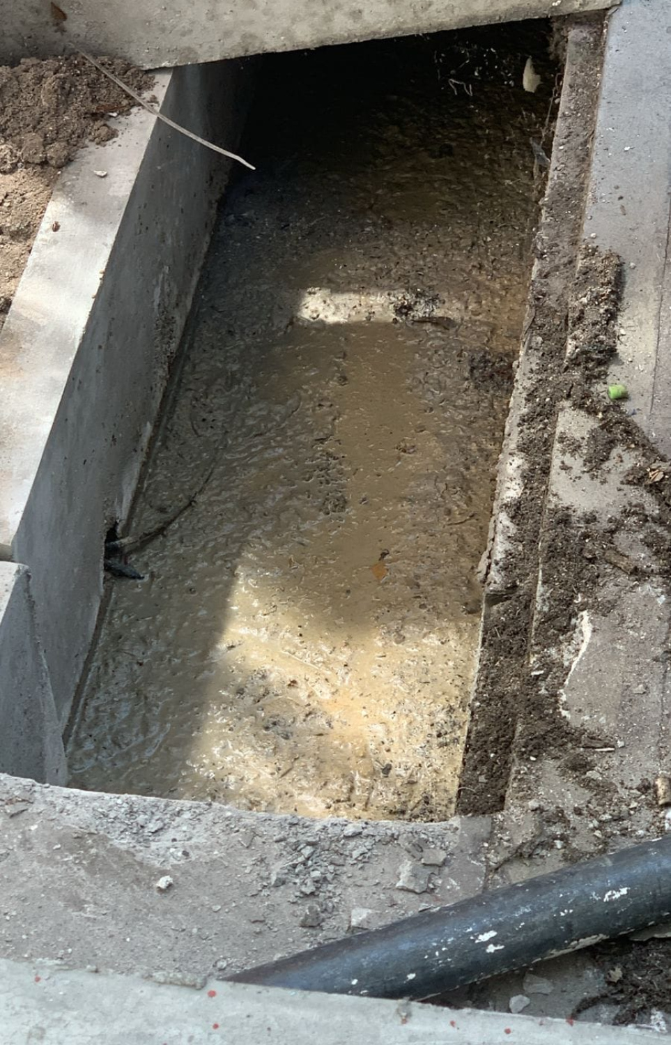 ކައްކައި ބާކީވެފައި ހުންނަ ތެލާއި ހަޑި އެއްޗެހި ޖަންކްޝަނަށް އެޅޭ ގޮތް ހަދާފައި.-- ފޮޓޯ: މާލެ ސިޓީ ކައުންސިލް