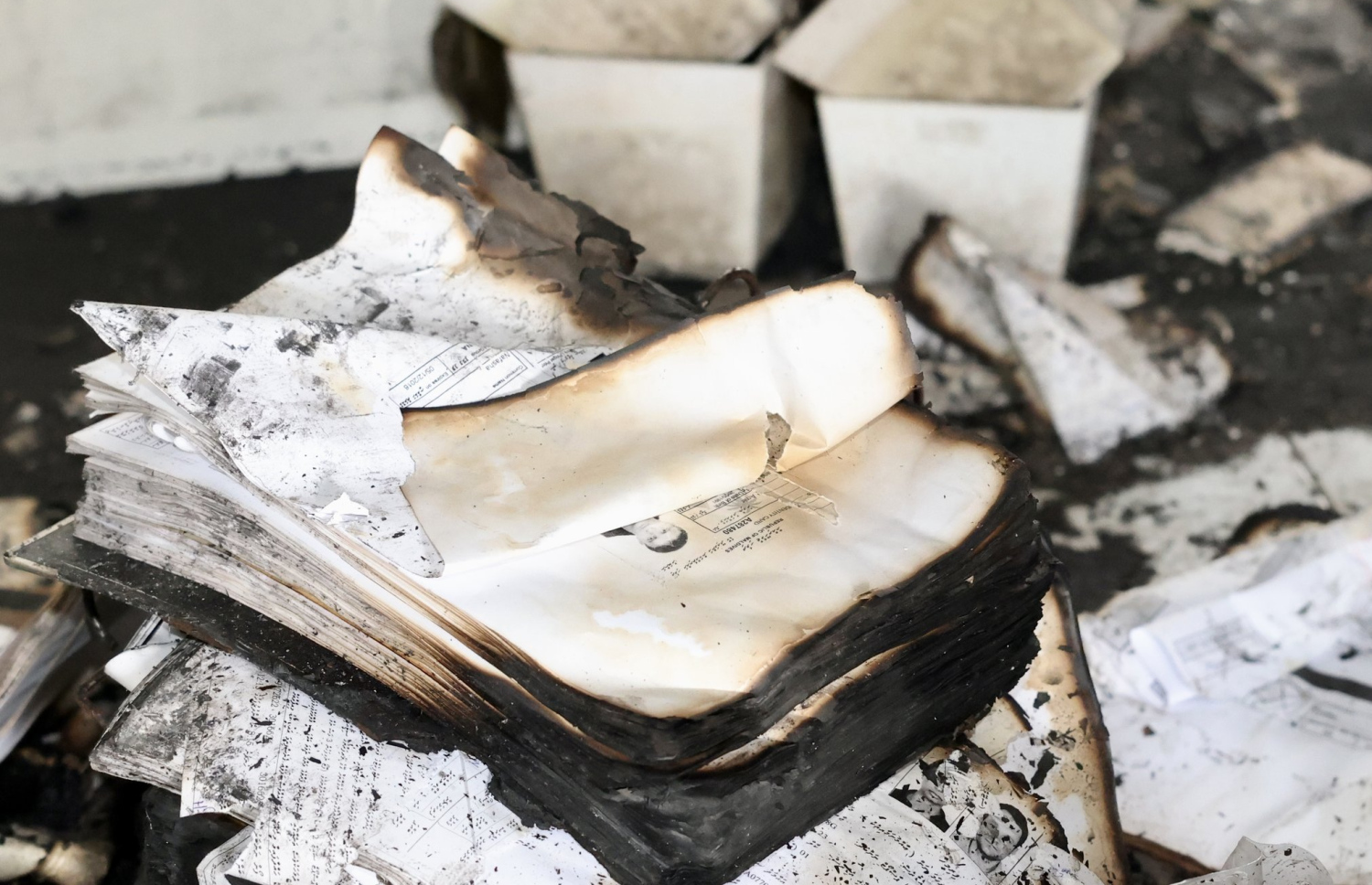 ސިޓީ ކައުންސިލްގައި ހުރި ބައެއް ލިޔެކިޔުންތައް އަނދާފައި.-- ފޮޓޯ: ސިޓީ ކައުންސިލް