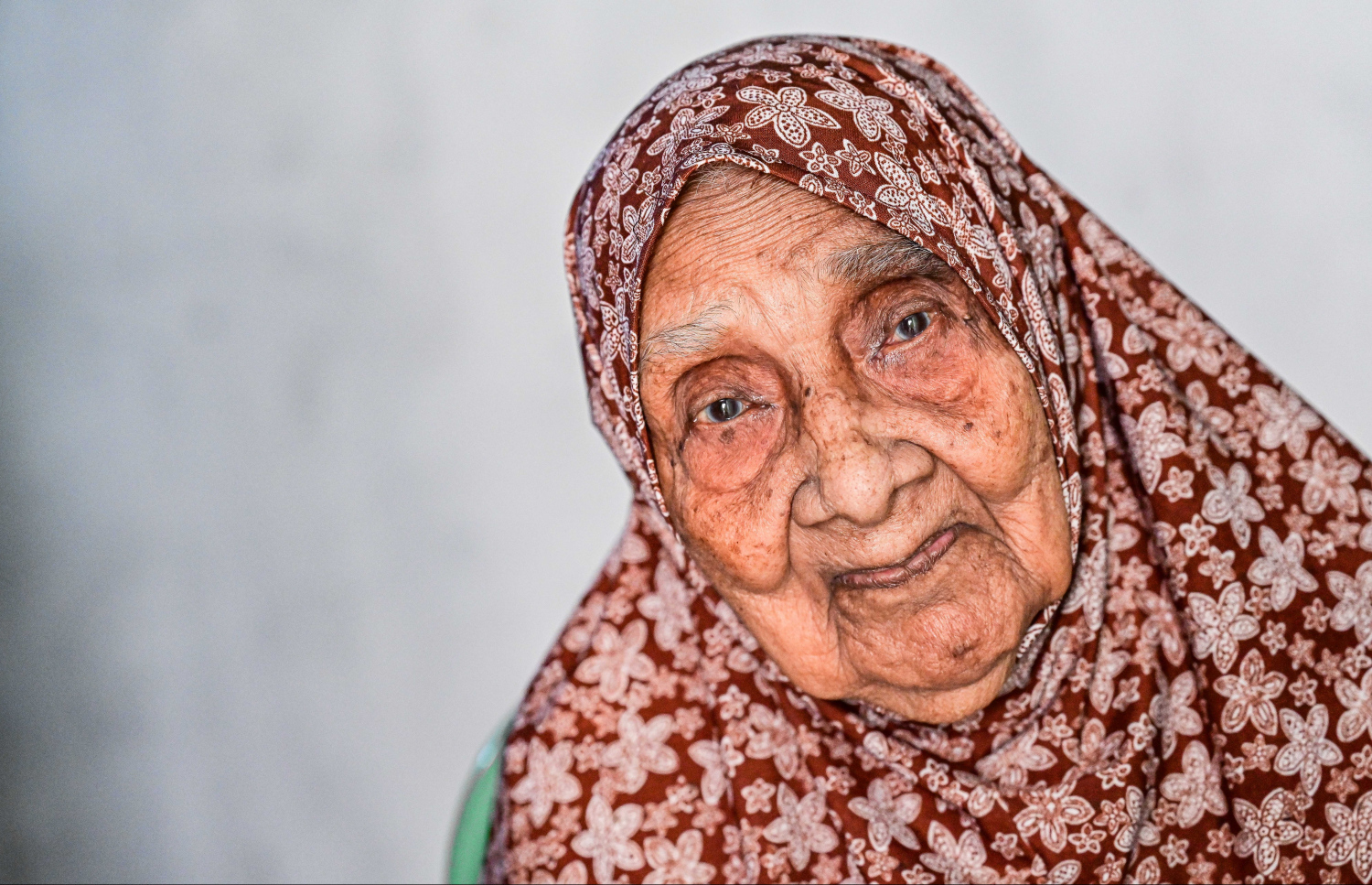 ފާތިމަތު: މިހާތަނަށް ދިމާވި އެންމެ އުފާވެރި ކަމަކީ ކޮބައިތޯ އެހުމުން ބުނީ މިހާރަކު ހަނދާނެއް ނެތް ކަމަށެވެ. "ލައްކަ ކަމެއް އޮންނާނެ" ކަމަށް ބުންޏެވެ. ތޮއްޑޫގައި ދަނޑުވެރިކަން ކުރަން އުޅުނު ހަނދާންތައް އޭގެ ތެރޭގައި ހިމެނެ އެވެ. އަދި ކަމުދާ ގޮތަކަށް ފޮޓޯއެއް ނެގިއްޖެތޯ ވެސް ދޭތެރެއަކުން އެހި އެވެ.