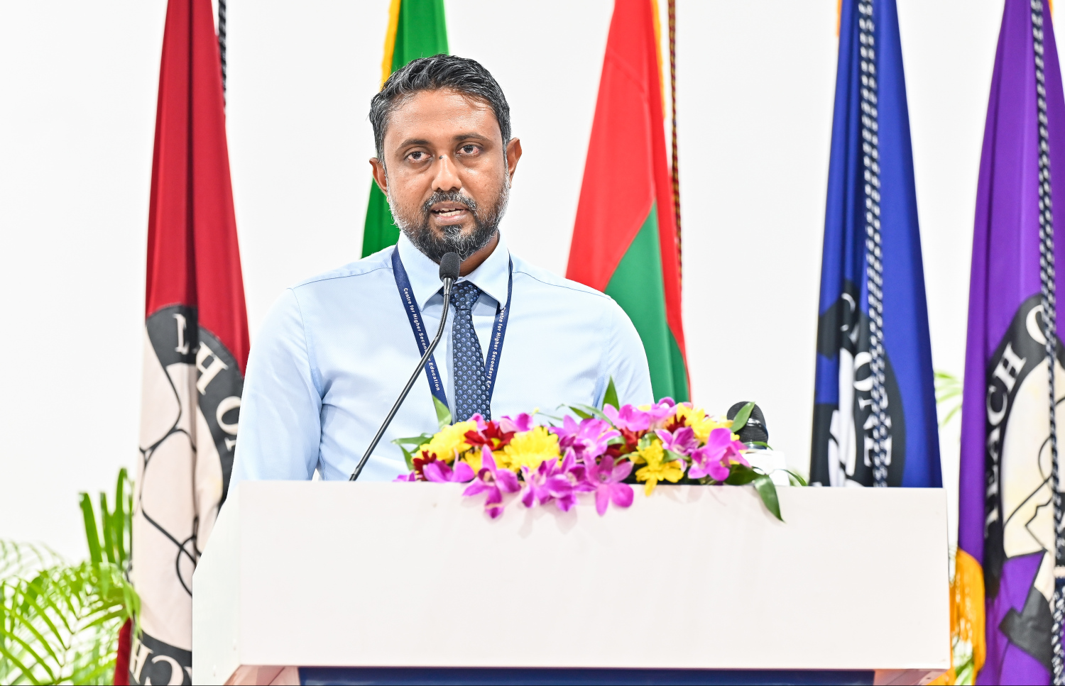 ސީއެޗްއެސްއީގެ ޕްރިންސިޕަލް ޒުހުދުލް ހައްގު މެރިޓް އެވޯޑު ދިން ރަސްމިއްޔާތުގައި ވާހަކަ ދައްކަވަނީ. -- ފޮޓޯ: ފަޔާޒް މޫސާ | މިހާރު