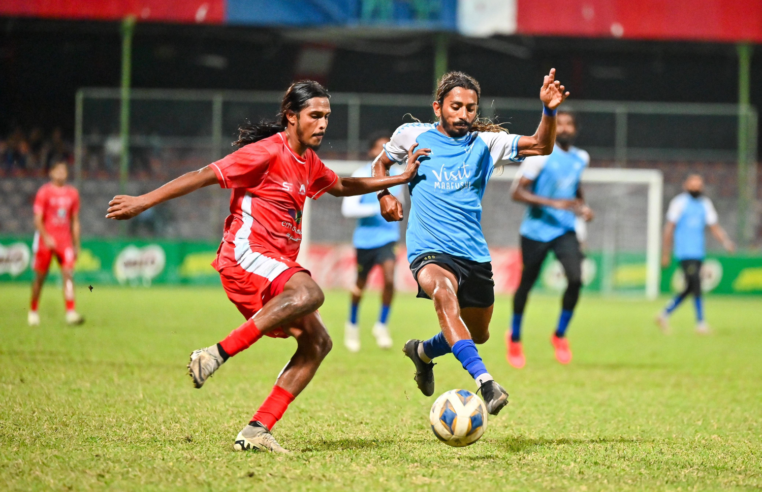 އައްޑުއާއި މާފުށި ބައްދަލުކުރި މެޗުގެ ތެރެއިން.-- ފޮޓޯ: ފަޔާޒް މޫސާ/ މިހާރު