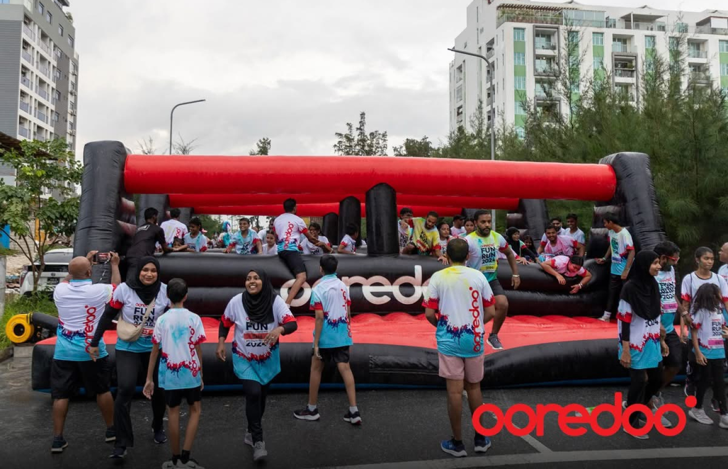 އުރީދޫން މި އަހަރު ބޭއްވި ފޯރިގަދަ ފަން ރަންގެ ތެރެއިން: އާންމުންގެ ބޮޑު ތަރުހީބެއް ލިބުނު މި އަހަރުގެ މި ހަރަކާތުގައި 6،000 ވުރެ ގިނަ މީހުން ބައިވެރިވި -- ފޮޓޯ/އުރީދޫ