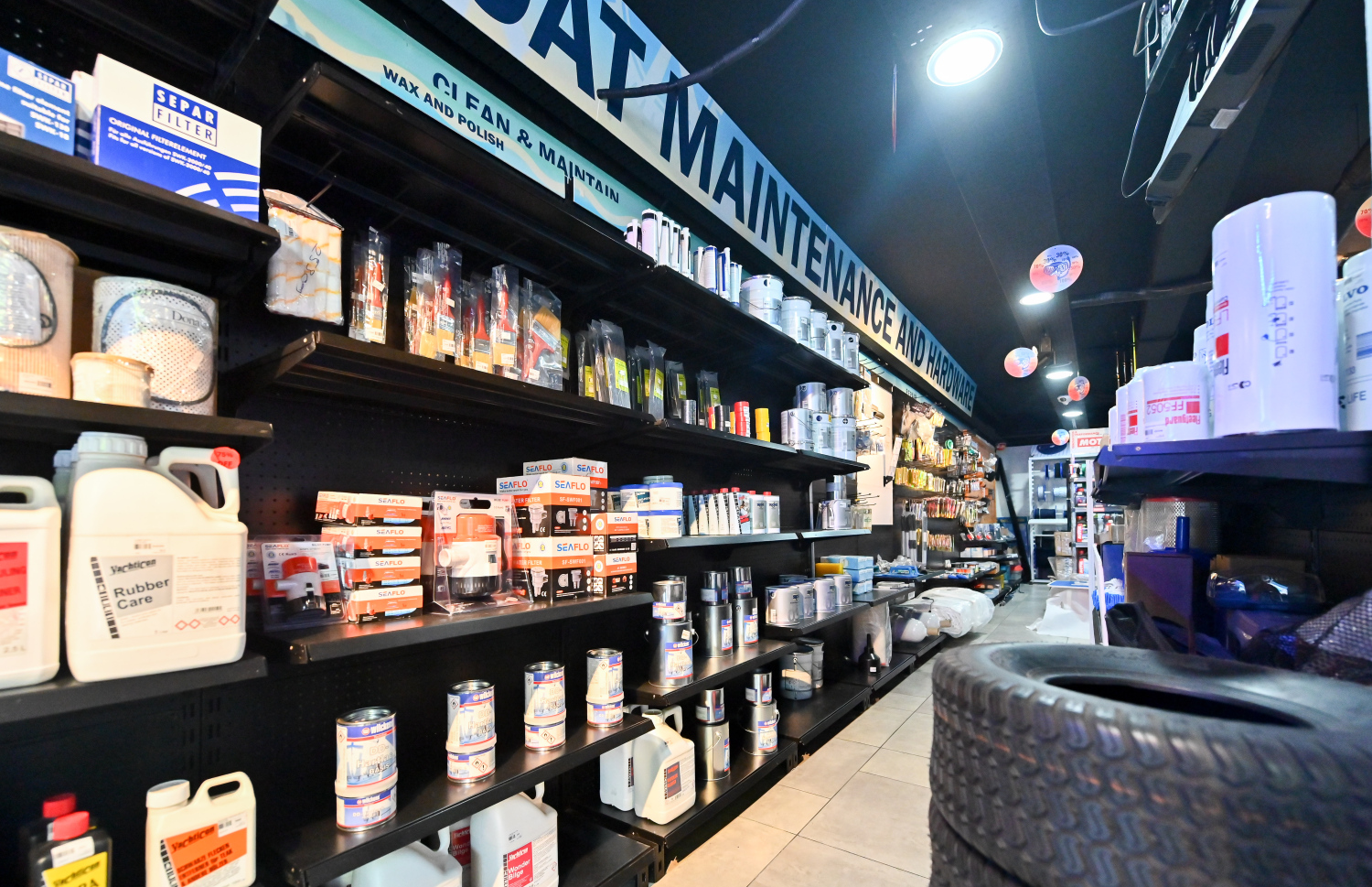 ސީ ގިއާ ފިހާރައިން ވިއްކާ ބައެއް ޕްރޮޑަކްޓުތައް. -- ފޮޓޯ: ނިޝާން އަލީ | މިހާރު