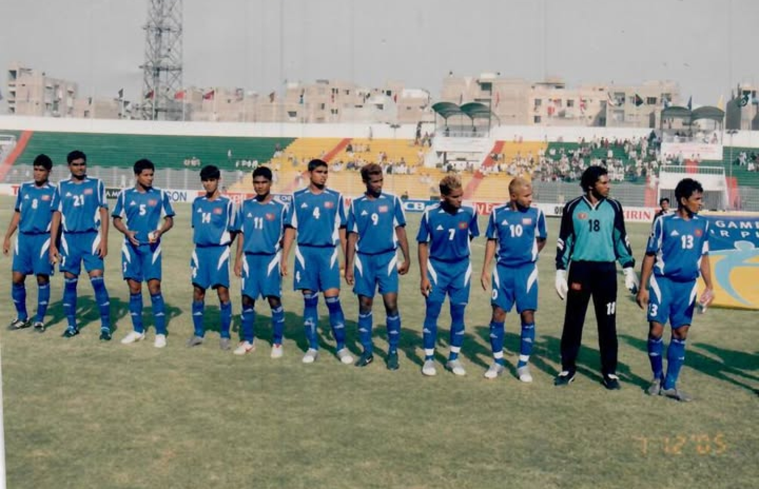 ބޮންޑާ (11) 2005 ގެ ސާފް ޗެމްޕިއަންޝިޕުގައި އަފްޣާނިސްތާނާ ދެކޮޅަށް ނުކުންނަން ލައިންއަޕުގައި.