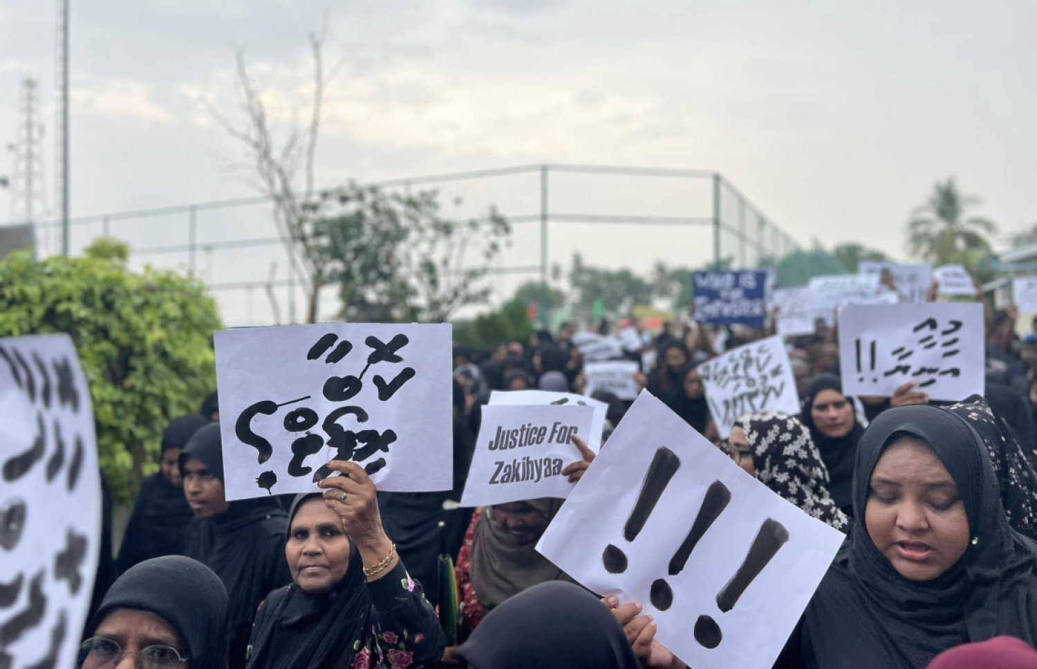 ޒަކިއްޔާއަށް އިންސާފު ހޯދަން ގޮވާލައި ހޮޅުދޫގައި ބޭއްވި އިހުތިޖާޖުގައި ބަޔަކު ބައިވެރިވަނީ. -- ފޮޓޯ: އަރީޝާ/ ފޭސްބުކް