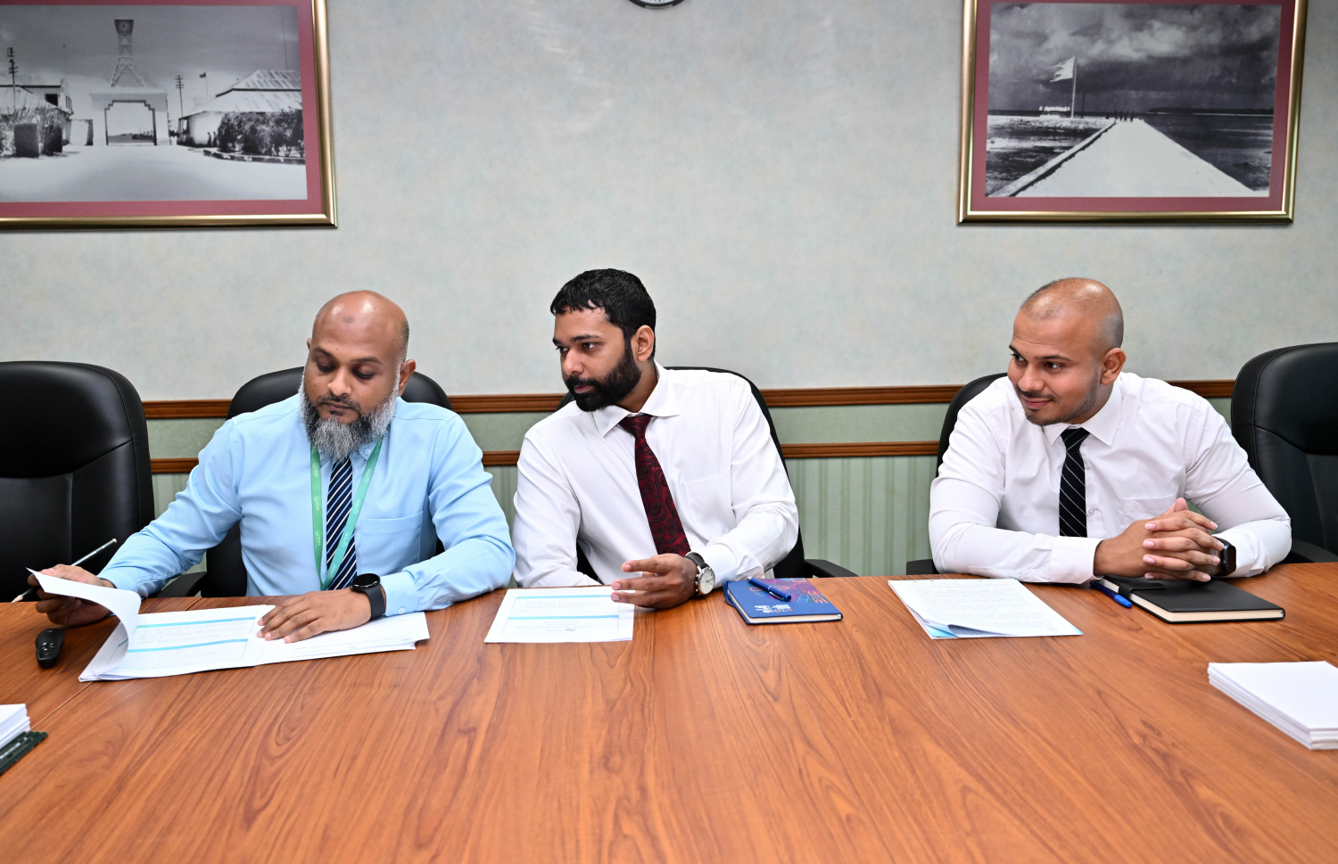 ނޭޝަނަލް ޑިޒާސްޓާ މެނޭޖުމަންޓް ކައުންސިލުން ބޭއްވި ބައްދަލުވުމުގައި އެންޑީއެމްއޭގެ އިސްވެރިން.-- ފޮޓޯ: ރައީސް އޮފީސް