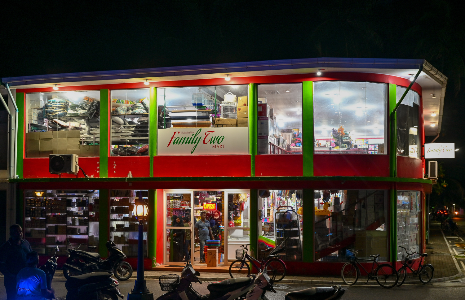 މަސްއޫދު ހިއްސާވެގެން ކުޑަހުވަދޫގައި ހިންގާ "ފެމިލީ މާޓު" ފިހާރަ.-- ފޮޓޯ: ނިޝާން އަލީ/ މިހާރު