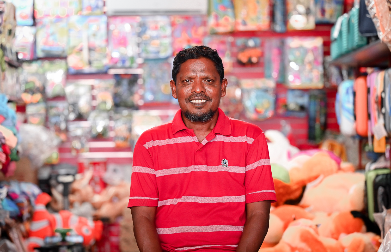 މަސްއޫދު، އޭނާގެ ބައިވެރިވުމާއެކު ހިންގާ ފެމިލީ މާޓު ފިހާރައިގައި މަޑުކޮށްލައިގެން.-- ފޮޓޯ: ނިޝާން އަލީ/ މިހާރު