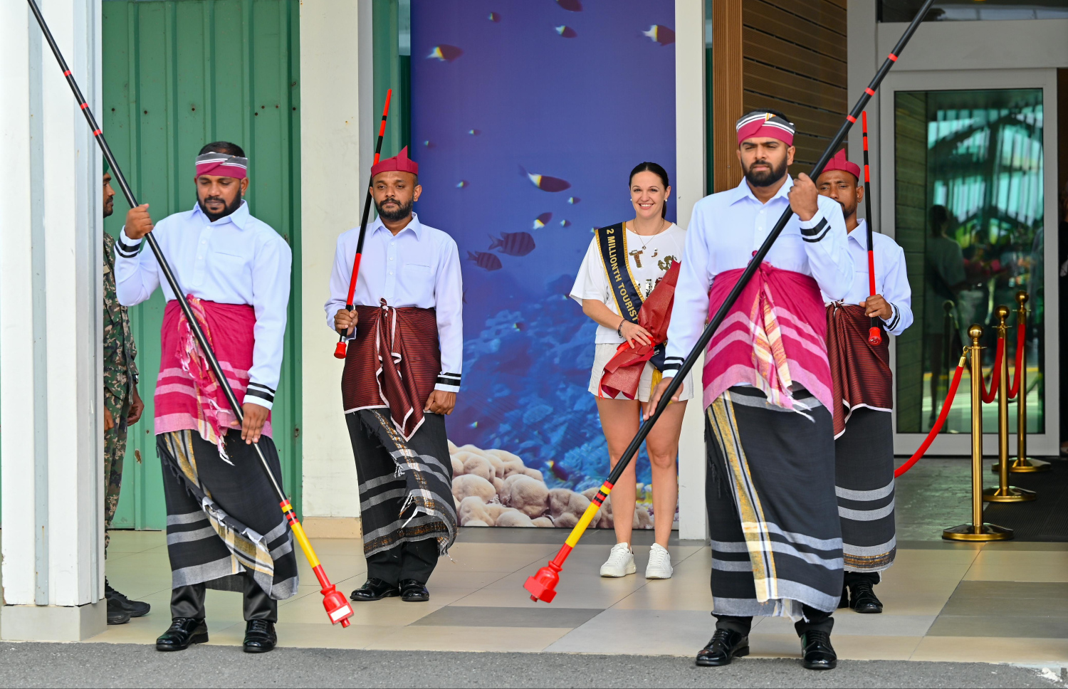 މި އަހަރު ރާއްޖެ އަށް އައި ދެ މިލިއަން ވަނަ ޓޫރިސްޓް - ފޮޓޯ: ނިޝާން އަލީ / މިހާރު