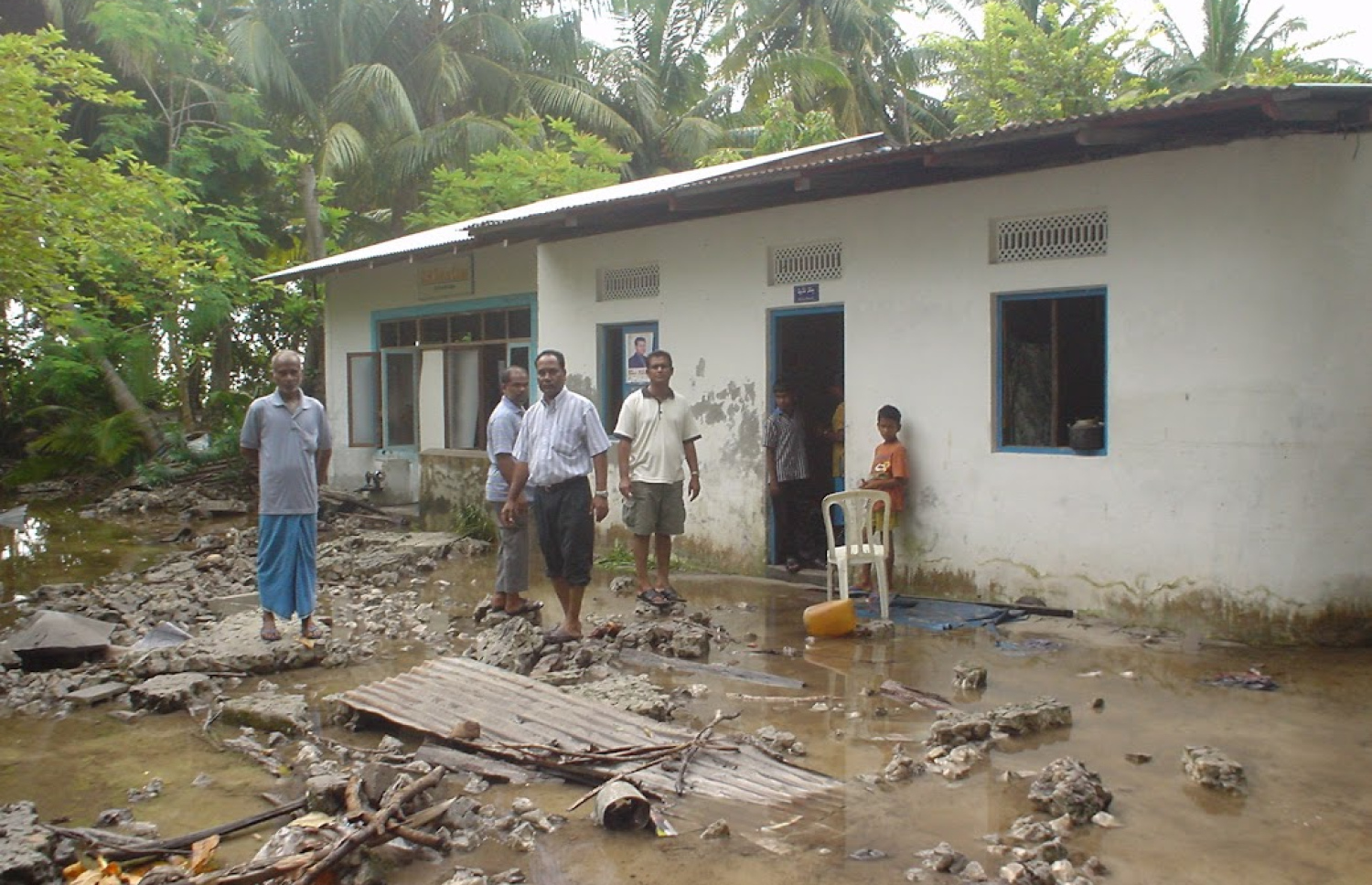 ޑިސެމްބަރު 26، 2004 ގެ ސުނާމީ: މިއީ މިހާތަނަށް ރާއްޖެއަށް ކުރިމަތިވި އެންމެ ގެއްލުން ބޮޑުވި ގުދުރަތީ ކާރިސާ.-- ފޮޓޯ: ހަވީރު އާކައިވް